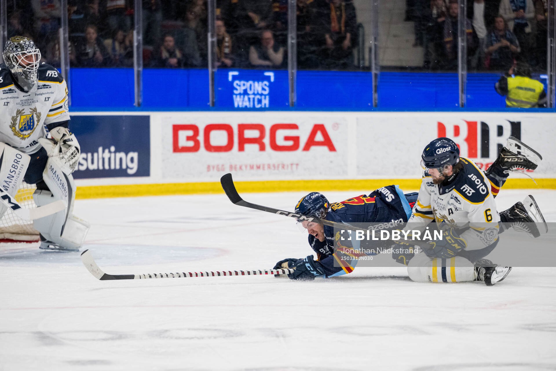 Djurgårdens Tyler Kelleher och Södertäljes Olli Vainio