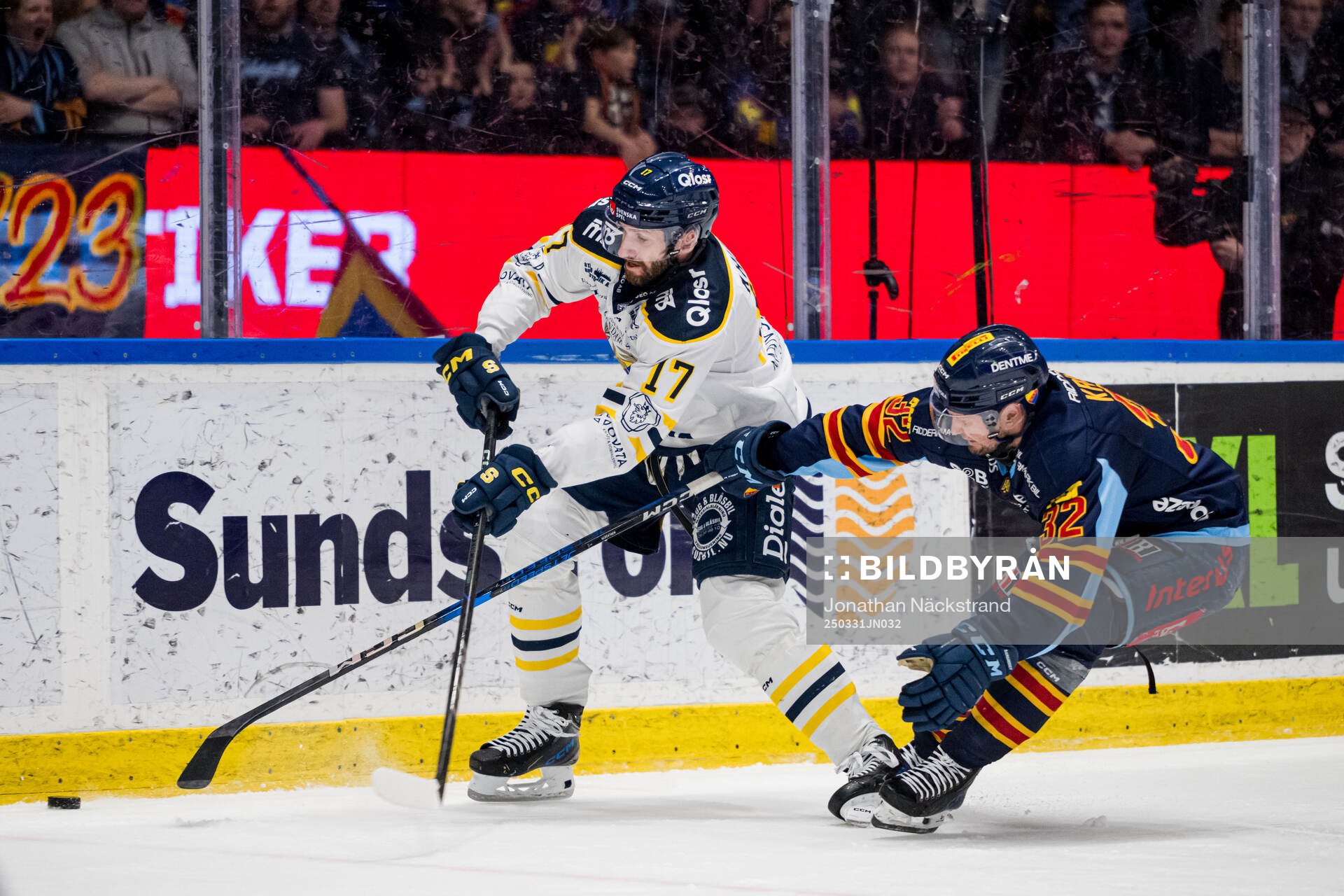 Södertäljes Amil Krupic och Djurgårdens Marcus Krüger