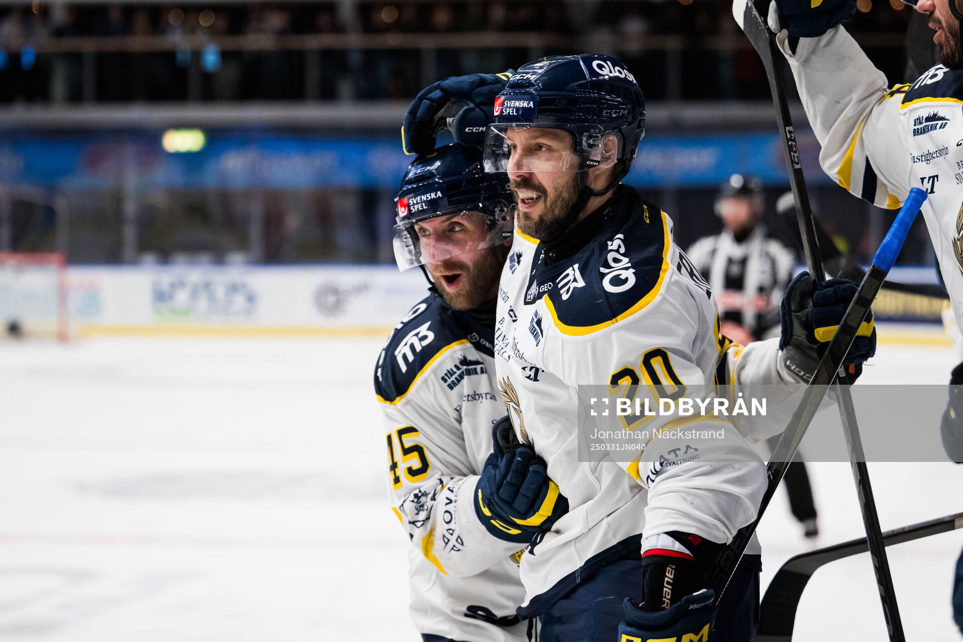 Södertäljes Marcus Eriksson jublar med Sebastian Dyk