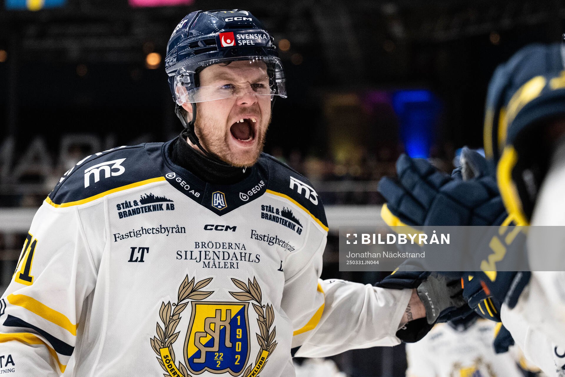 Södertäljes Andrew Nielsen jublar