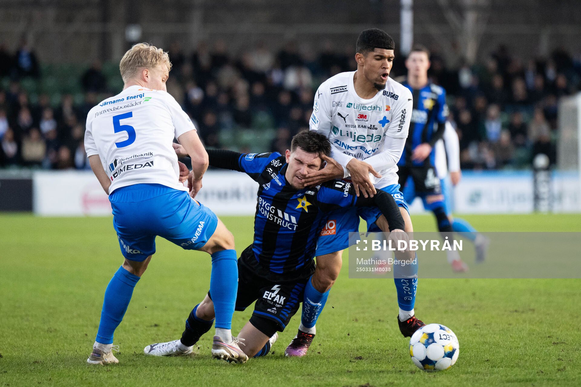 Värnamos Victor Larsson och Luke Le Roux mot Sirius Isak