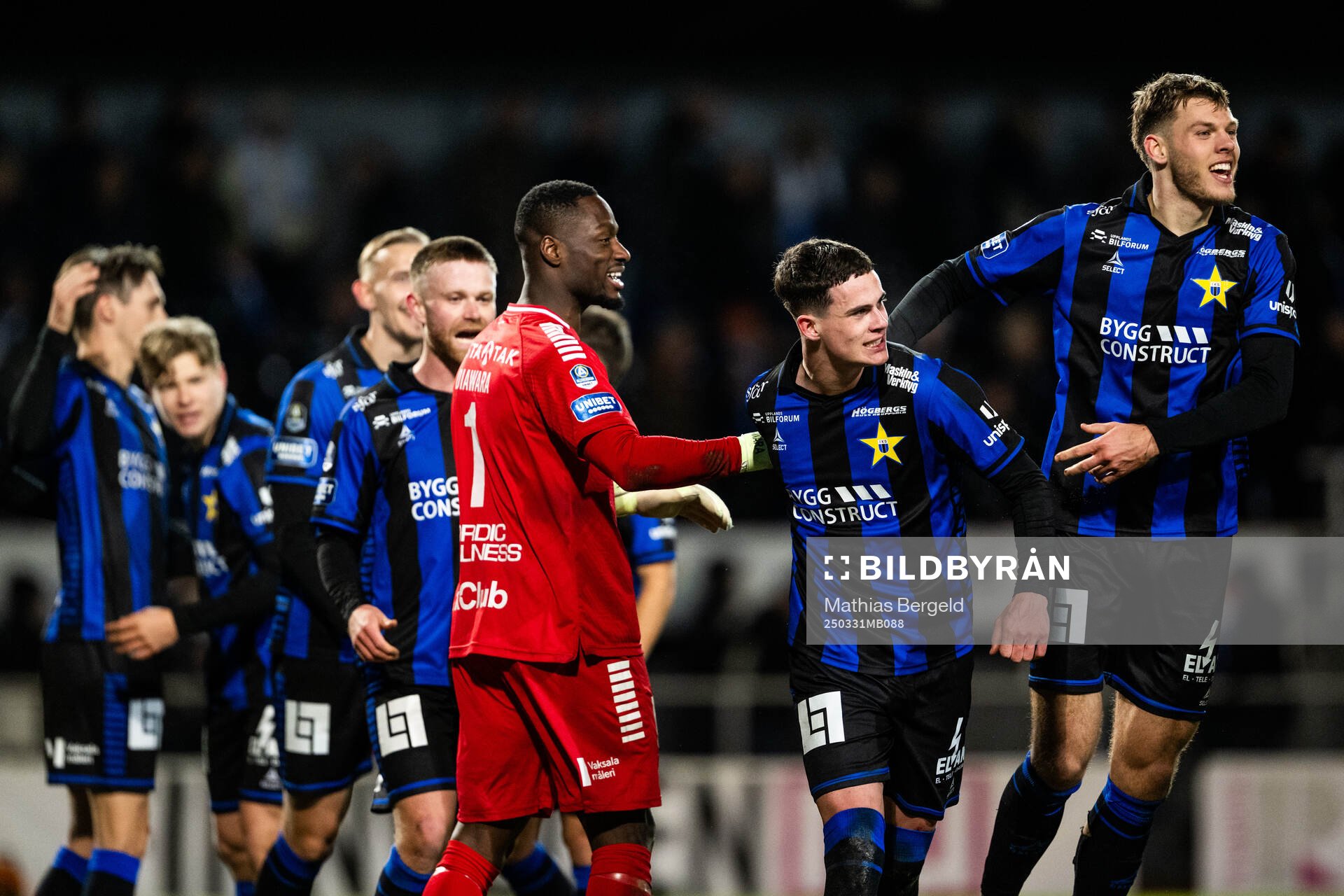 Sirius målvakt Ismael Diawara, Robbie Ure och Tobias Anker