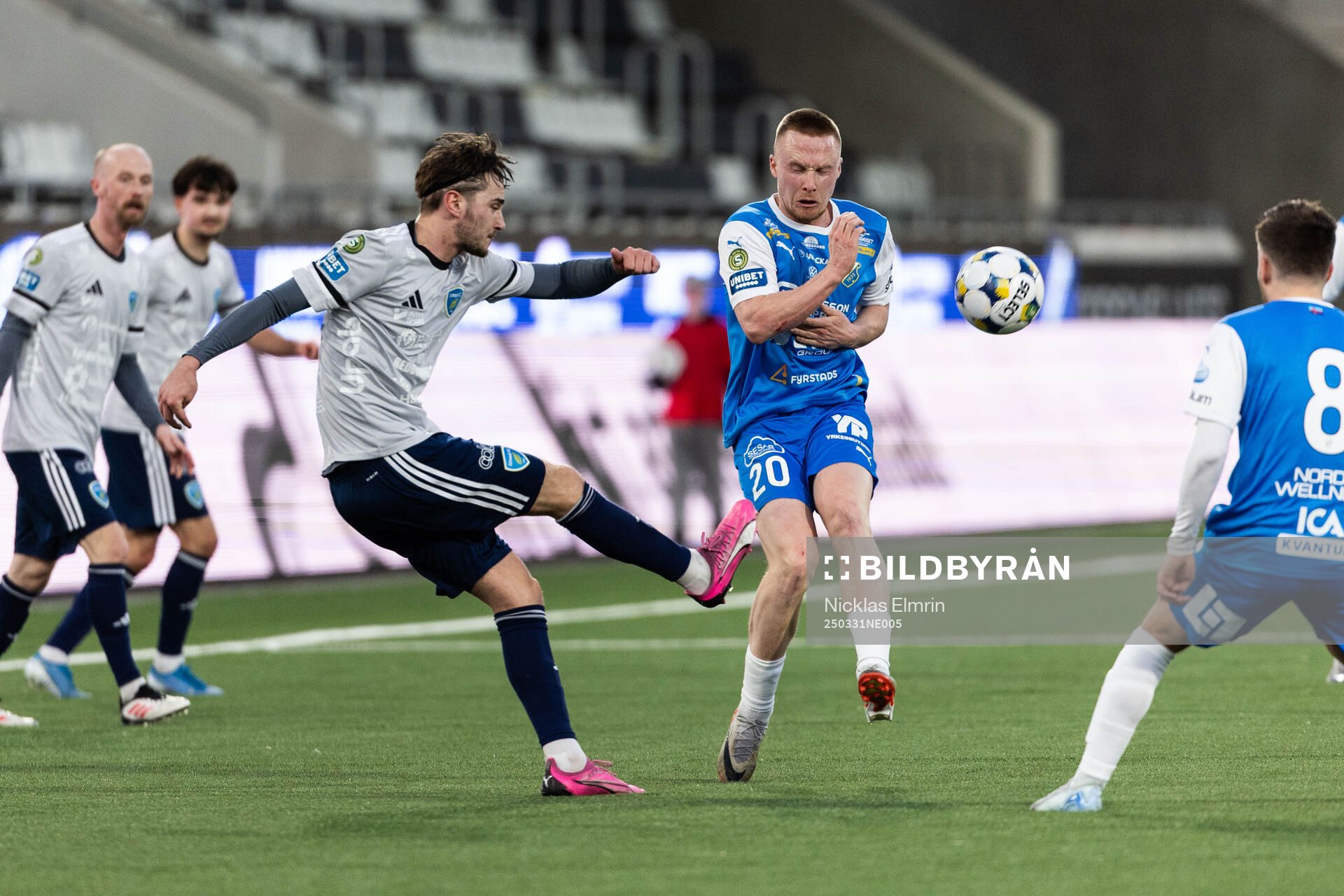 Umeå FCs Tim Olsson och Oddevolds Adam Engelbrektsson