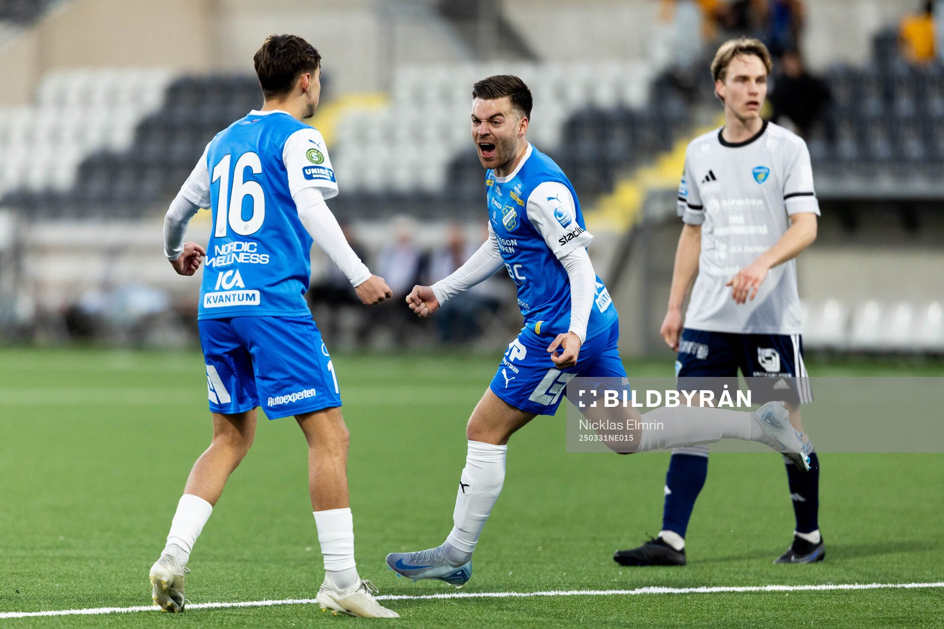 Oddevolds Oscar Iglicar Berntsson jublar efter 1-0 under fotbollsmatchen i Superettan mellan Oddevold och Umeå FC den 31 mars 2025 i Göteborg.