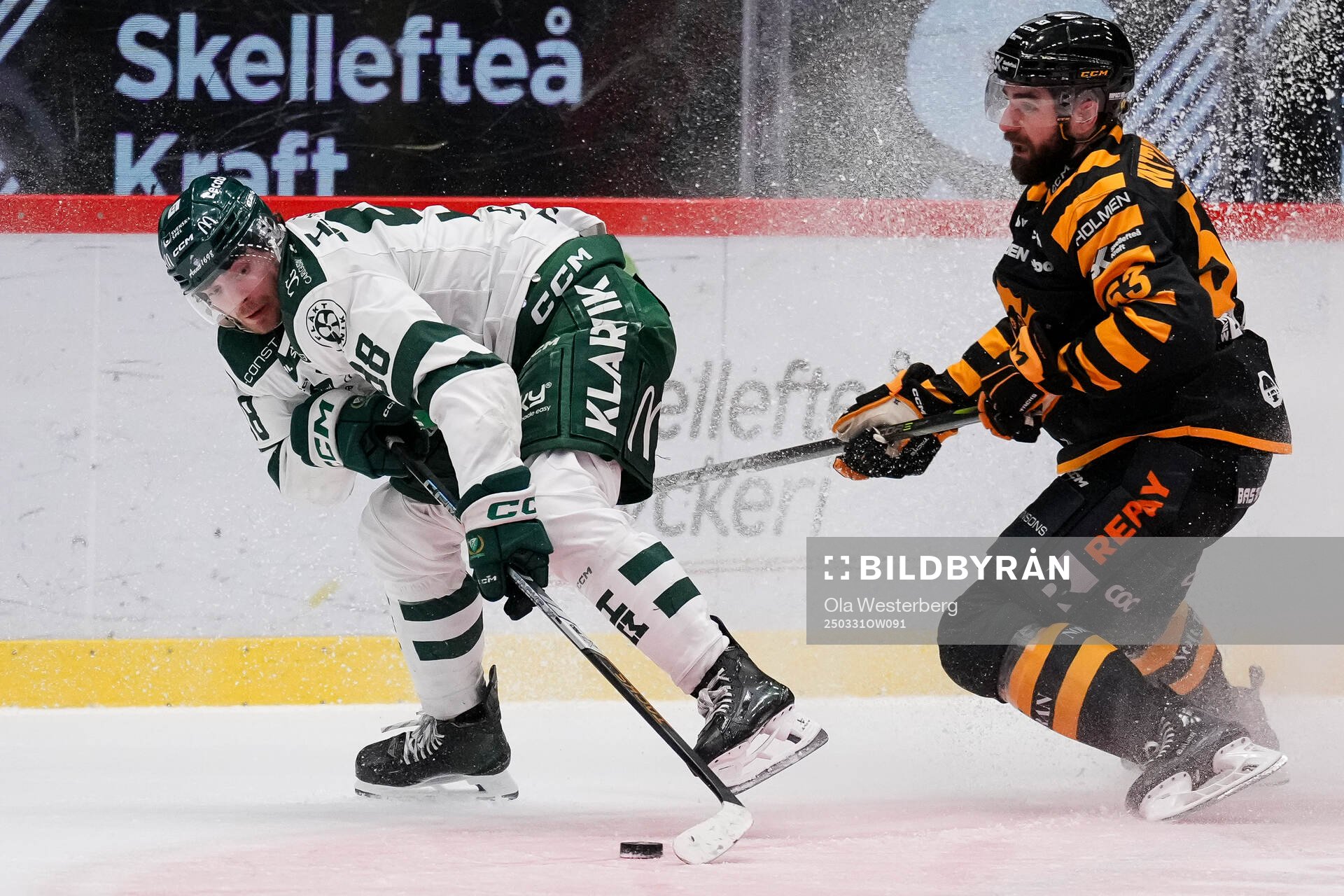 Färjestads Marian Studenic och Skellefteås Luke Witkowski