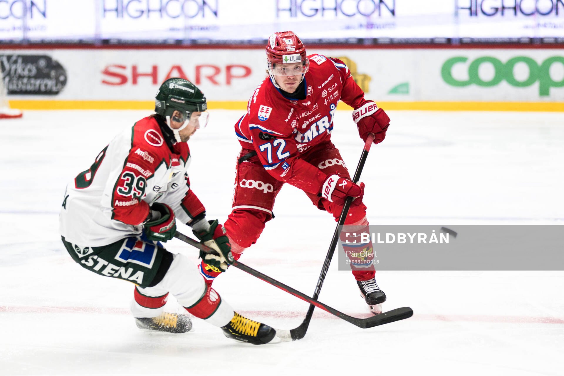 Frölundas Mikael Ruohomaa och Timrås Erik Walli Walterholm