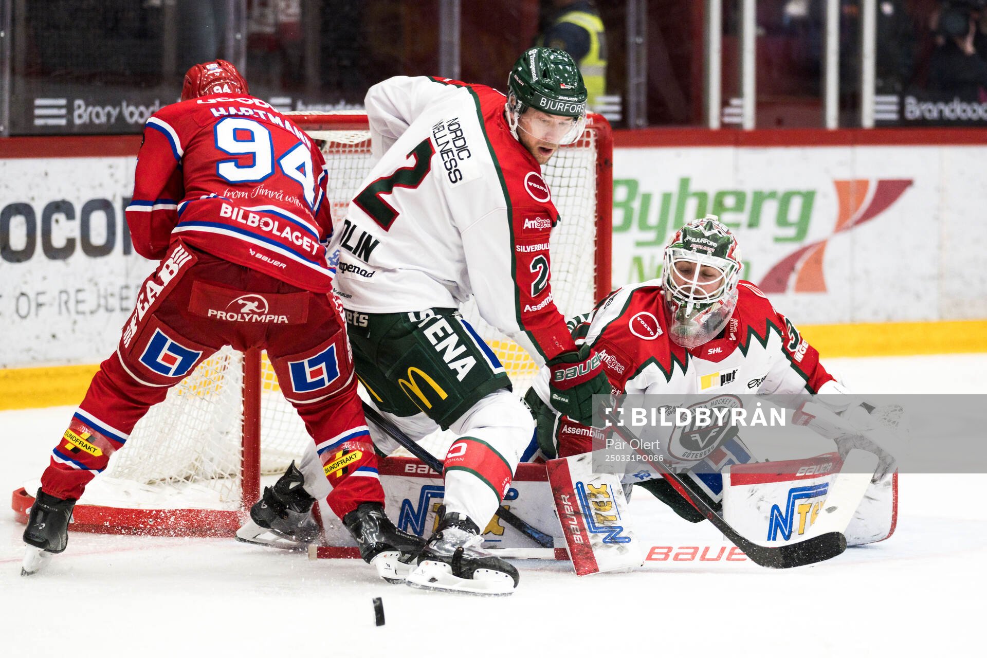 Frölundas Christian Folin och målvakt Tobias Normann mot