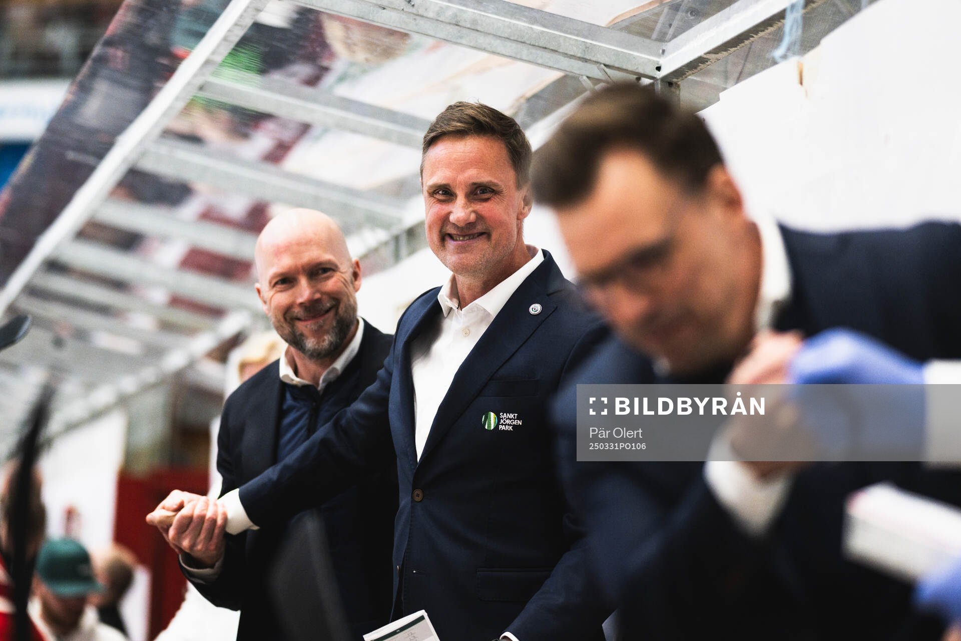 Frölundas tränare Roger Rönnberg jublar