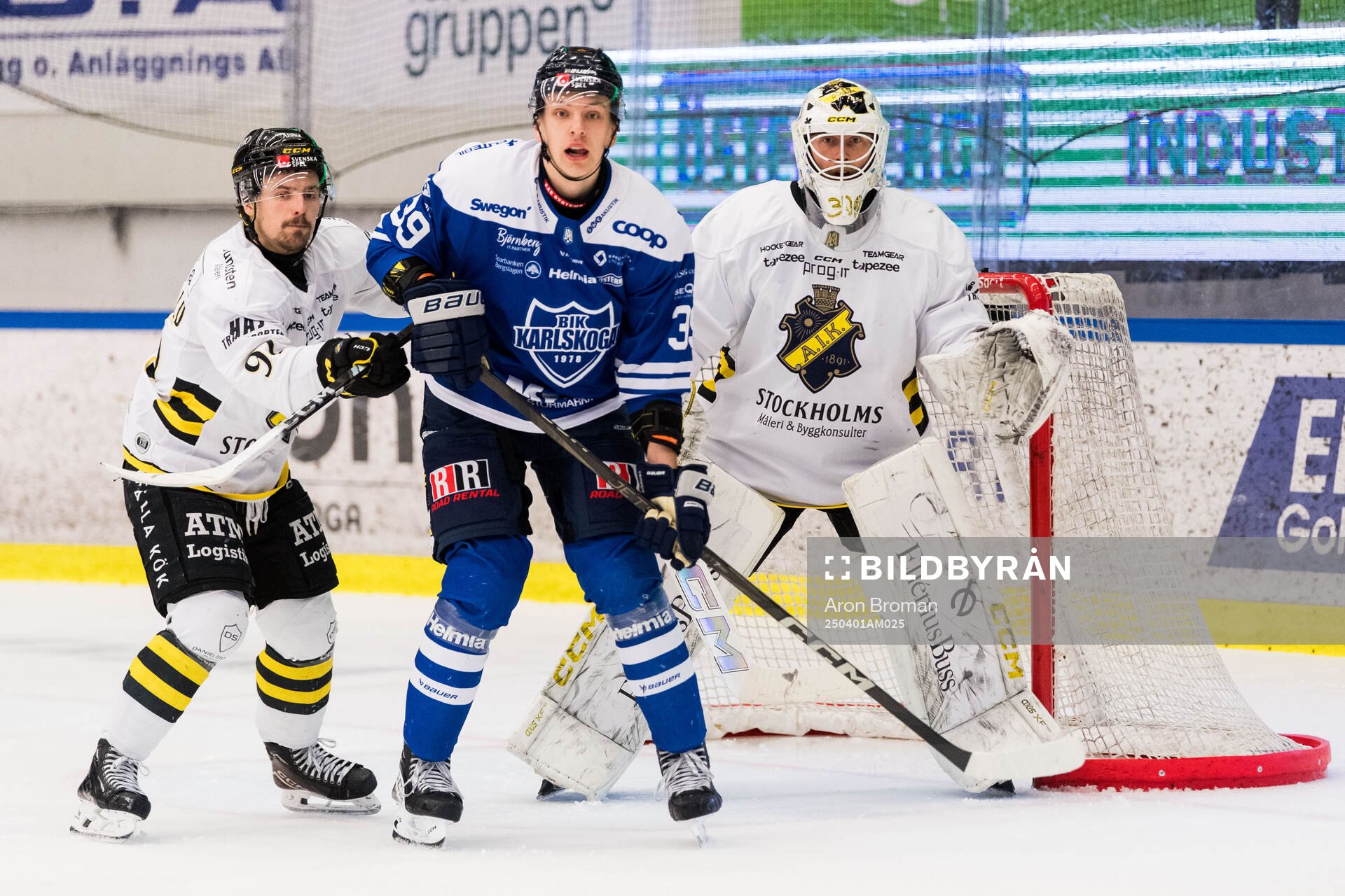 Karlskogas Jack Berglund mot AIKs Gerry Fitzgerald och