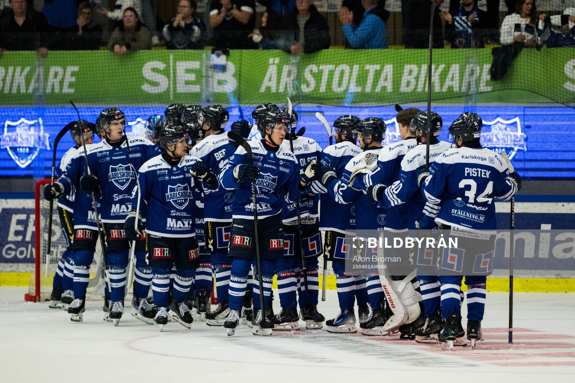Karlskogas spelare jublar
