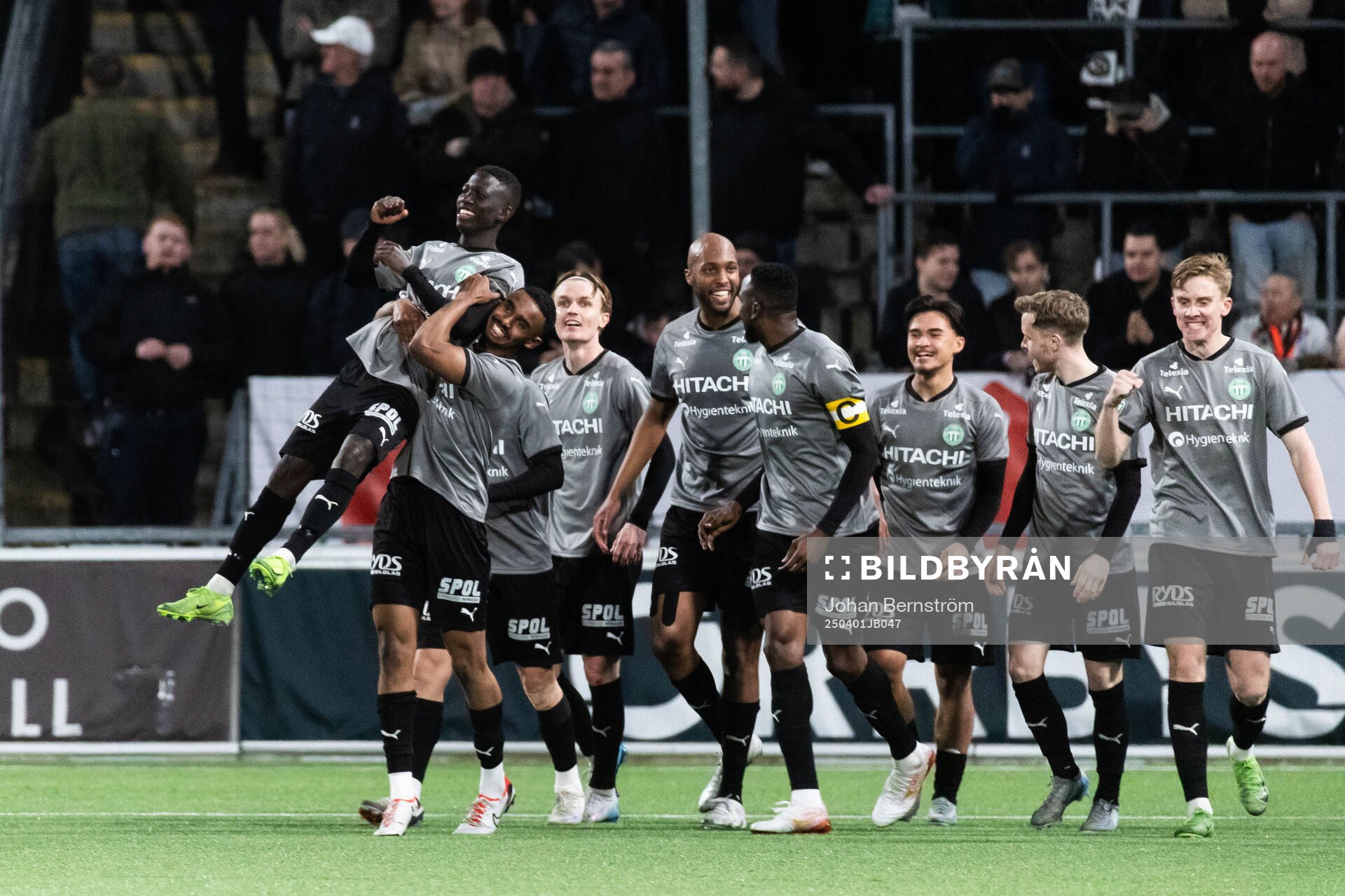 Västerås Mamadou Diagne jublar med Liiban Abadid