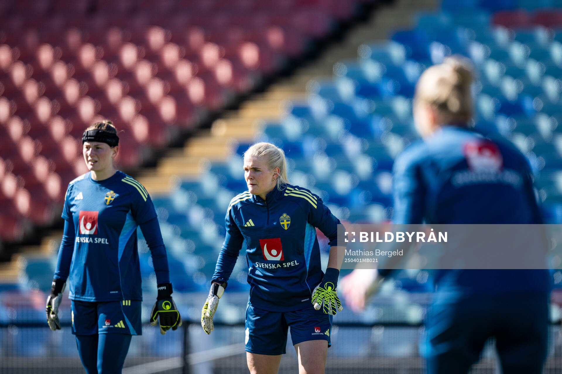 Goalkeeper Tove Enblom and goalkeeper Emma Holmgren