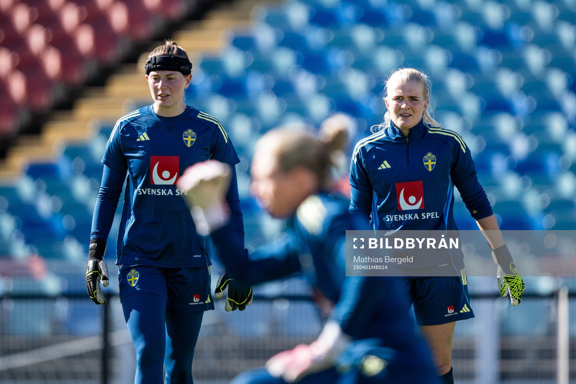 Goalkeeper Tove Enblom and goalkeeper Emma Holmgren