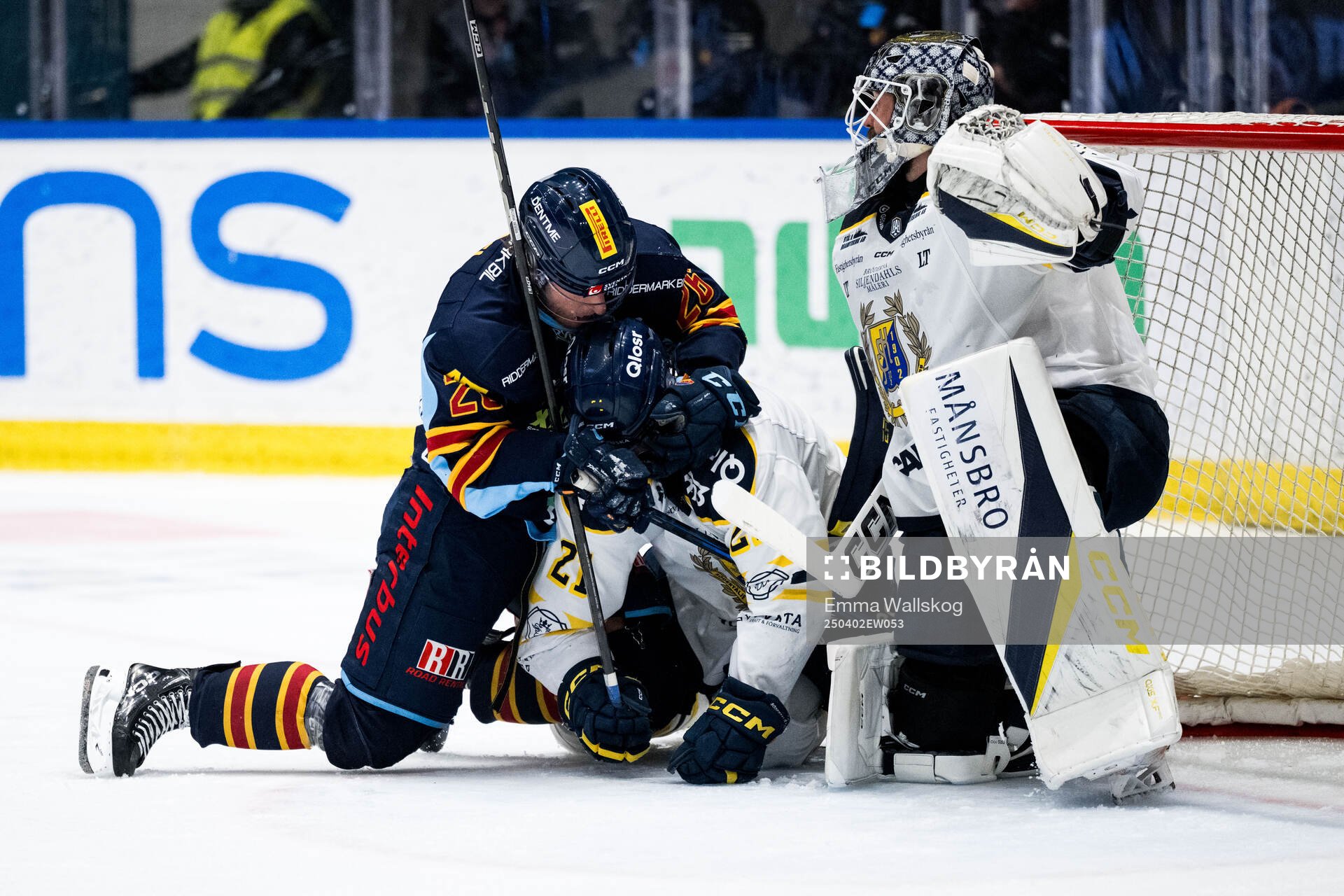 Djurgårdens Fredric Weigel och Södertäljes Nolan Stevens