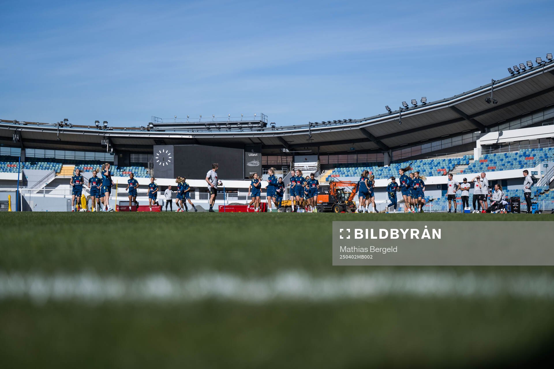 Players warm up