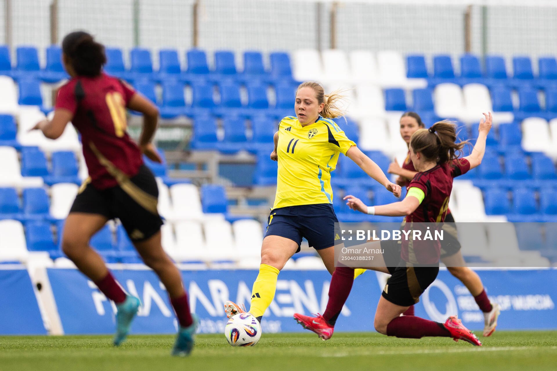 Alice Bergström of Sweden and Valesca Ampoorter of Belgium
