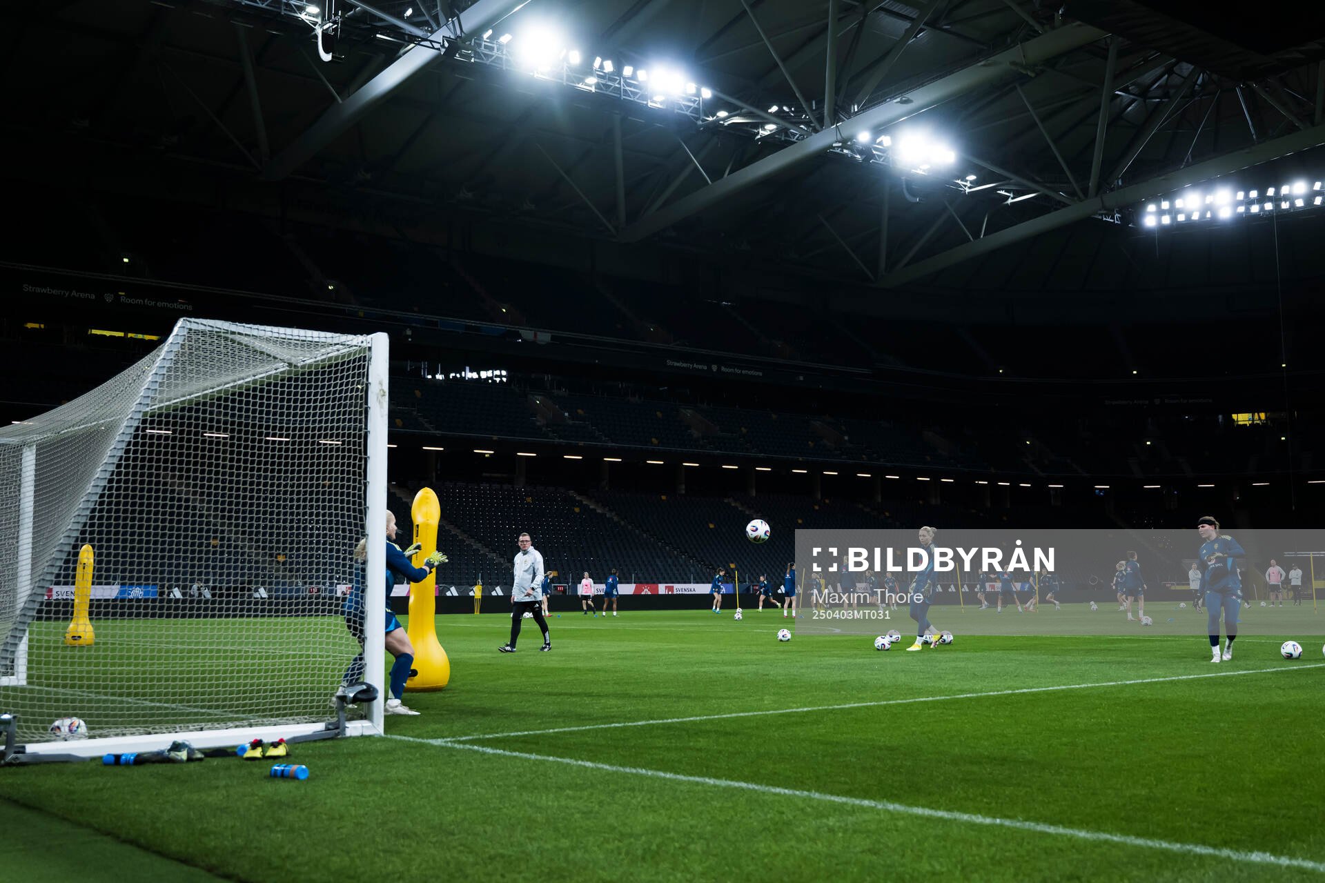 Goalkeepers Emma Holmgren, Jennifer Falk and Tove Enblom of