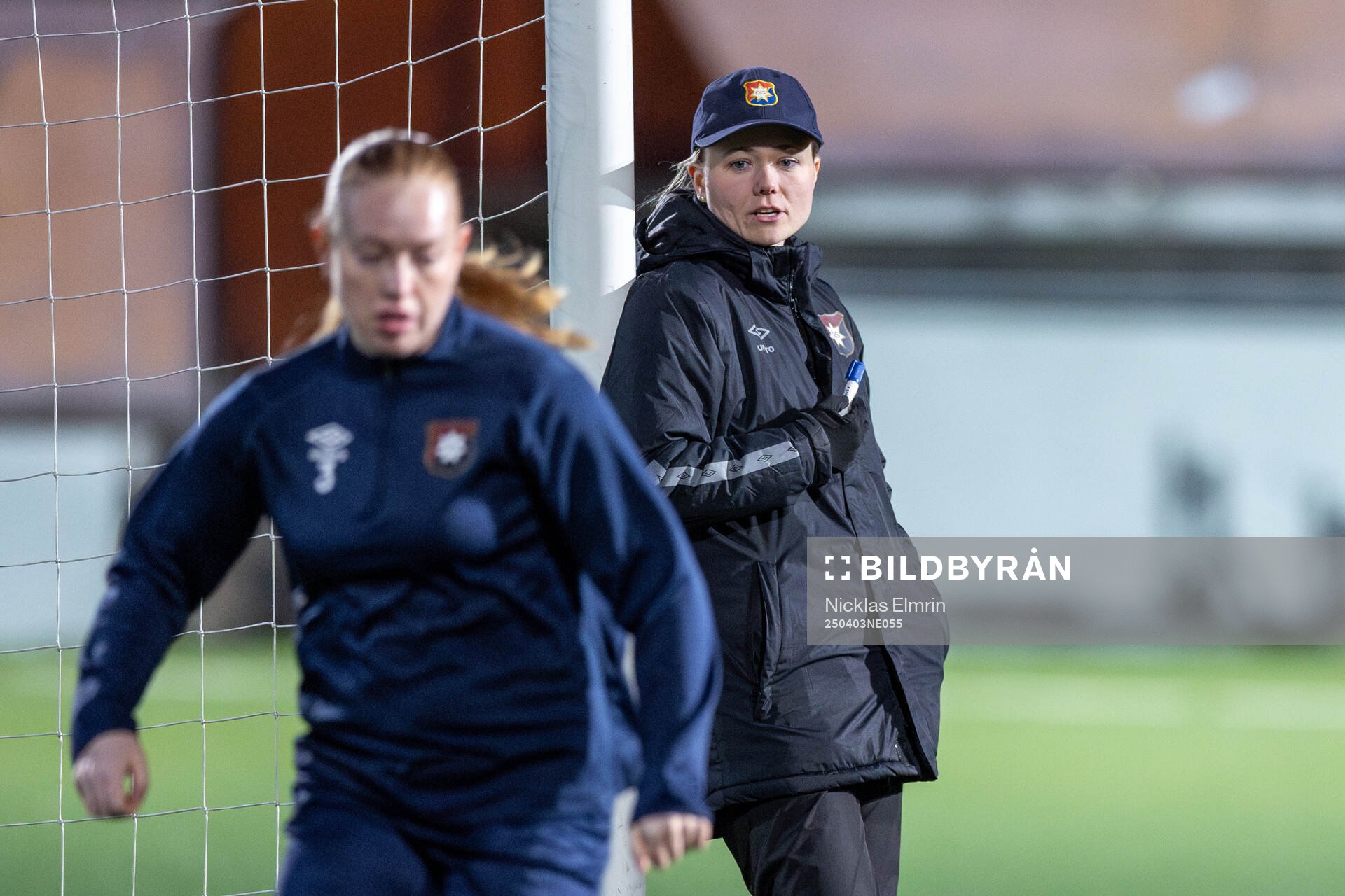 Öis tränare Moa Pettersson och Emma Thöllin