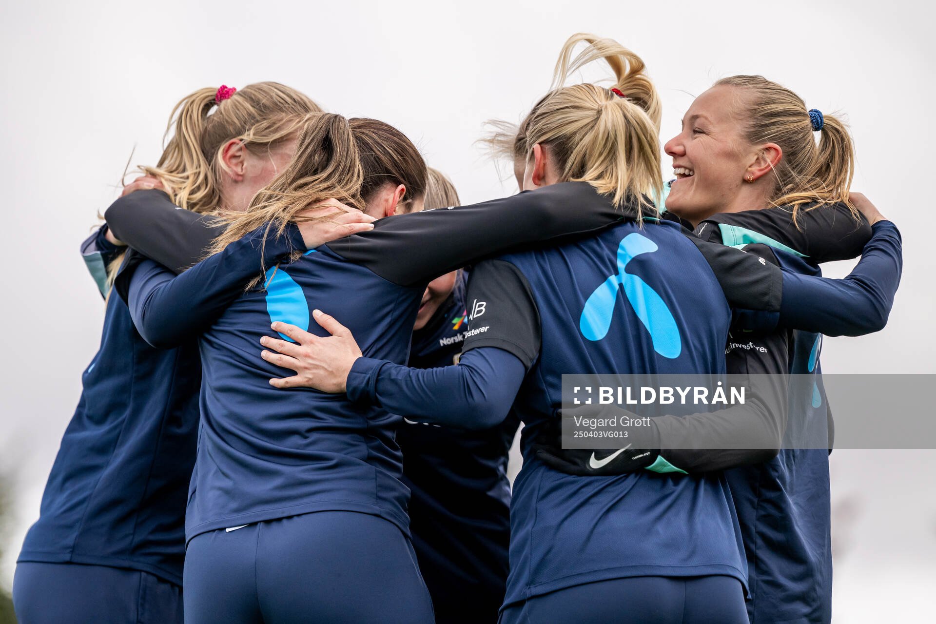 Frida Maanum and players of the Norwegian women's national