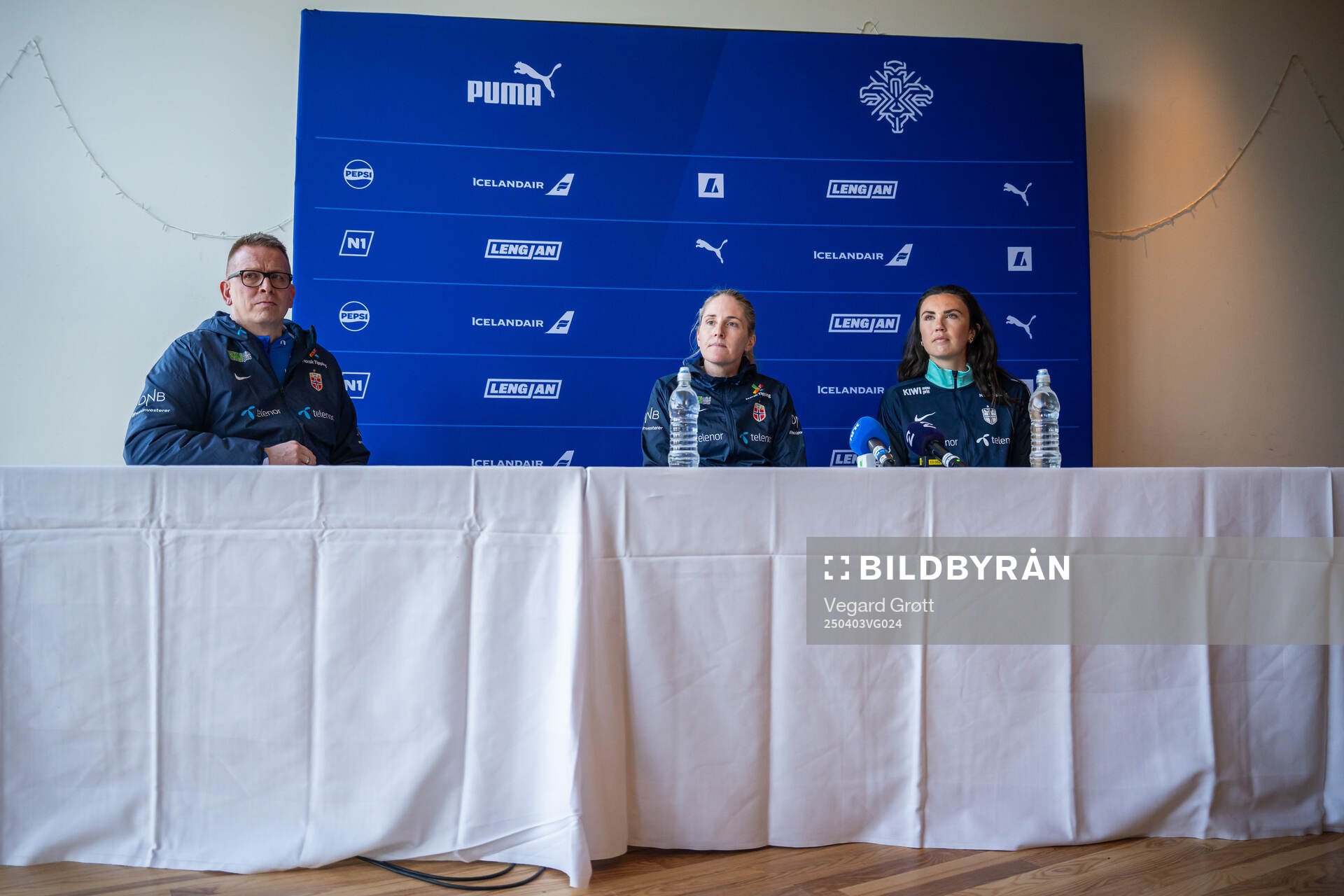 Media officer Henning Sverdrup, head coach Gemma Grainger