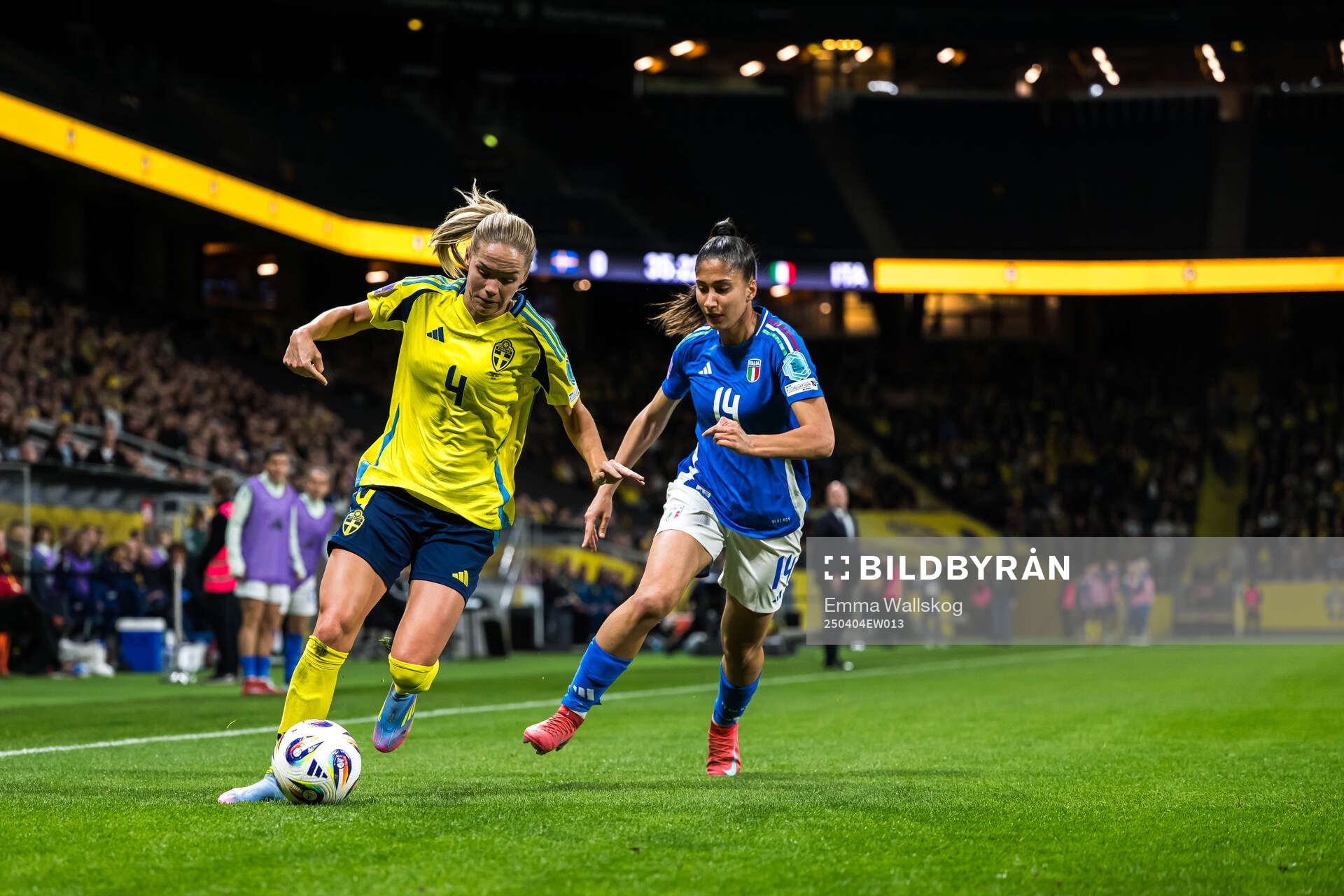 Hanna Lundkvist of Sweden and Chiara Beccari of Italy