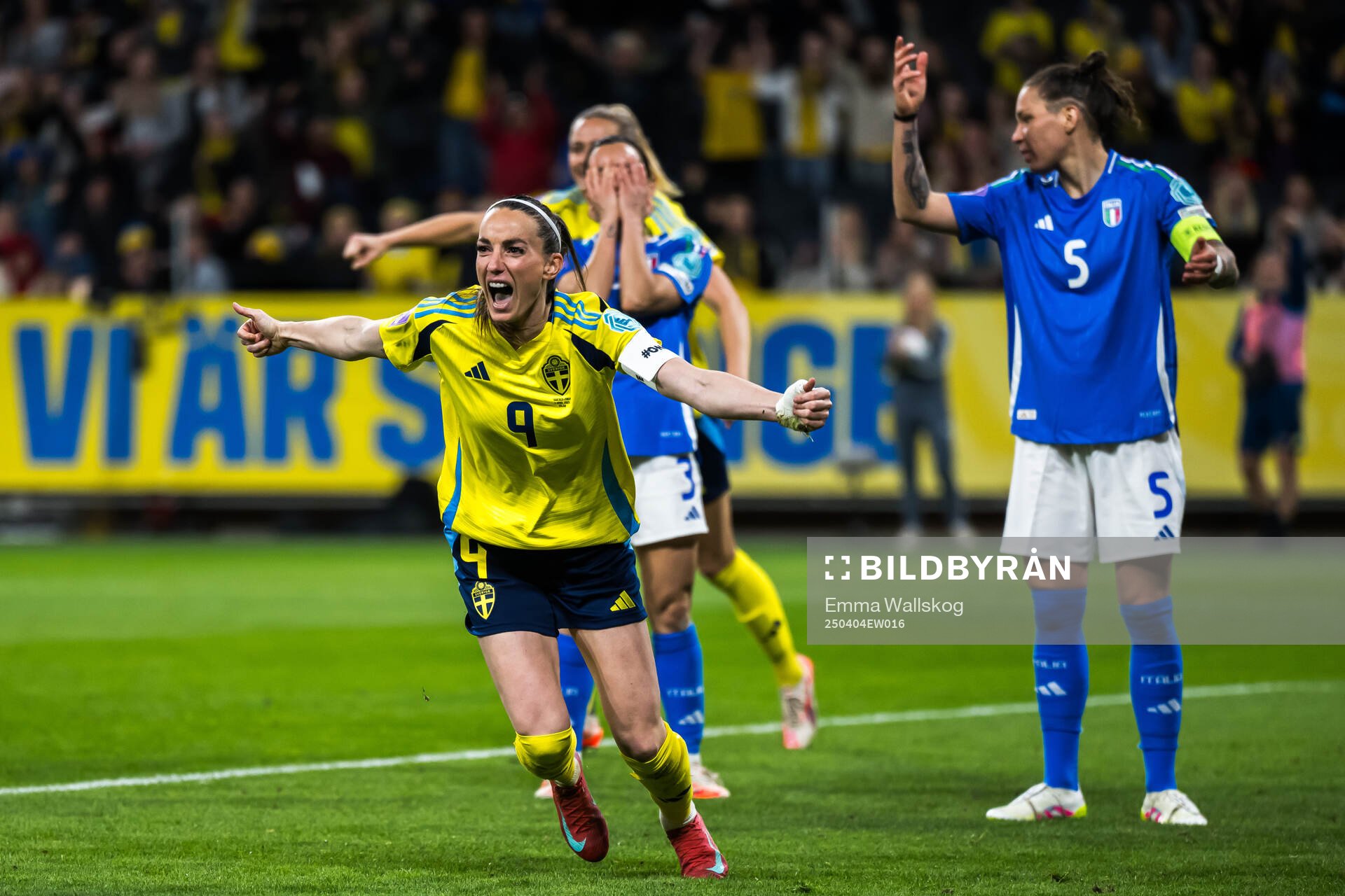 Kosovare Asllani of Sweden celebrates