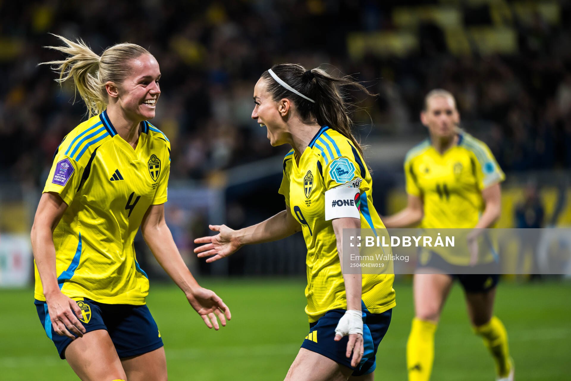 Hanna Lundkvist celebrates with Kosovare Asllani of Sweden