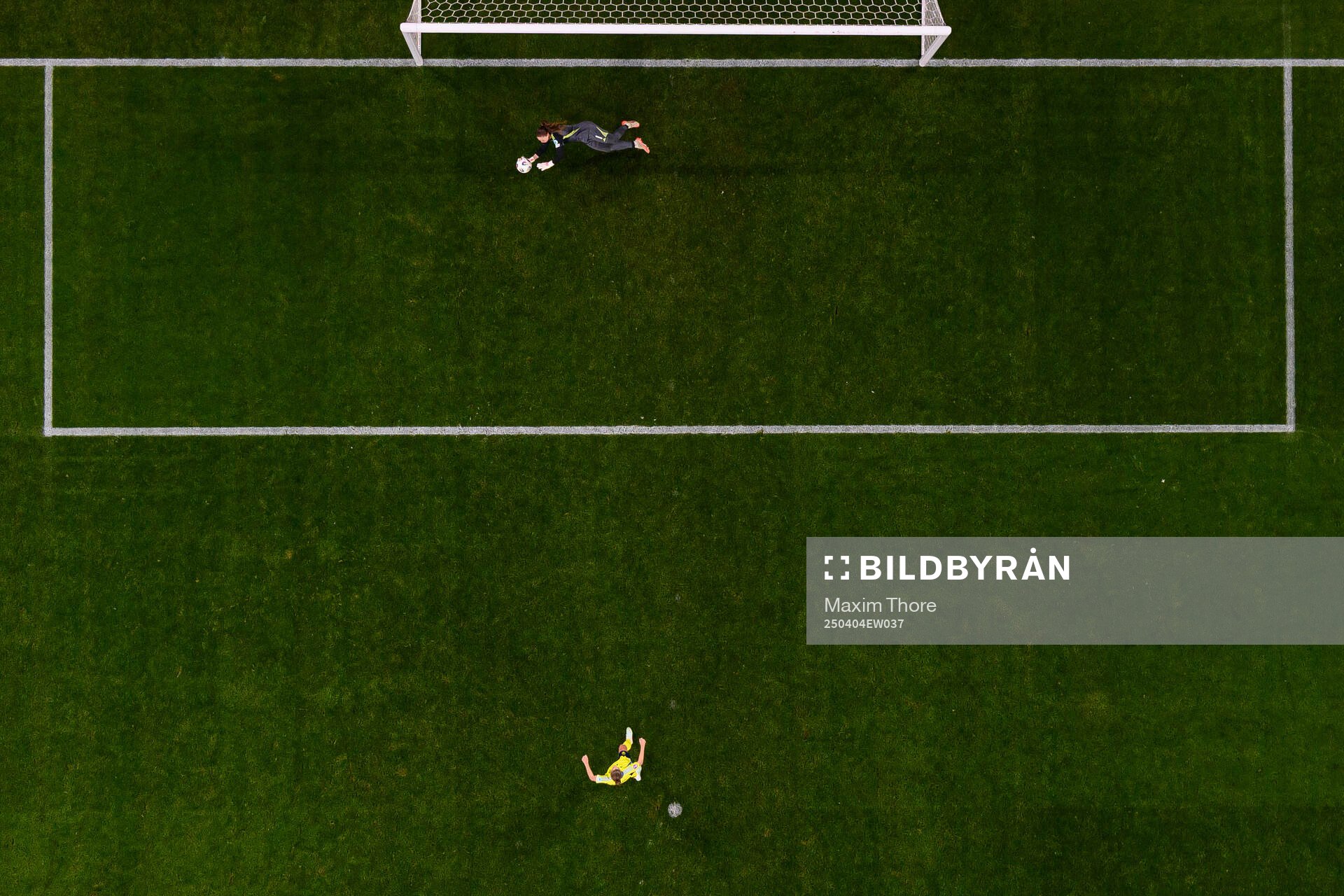 Goalkeeper Laura Giuliani of Italy saves a penalty from Filippa Angeldahl of Sweden during the UEFA Women's Nations League football match between Sweden and Italy on April 4, 2025 in Stockholm.