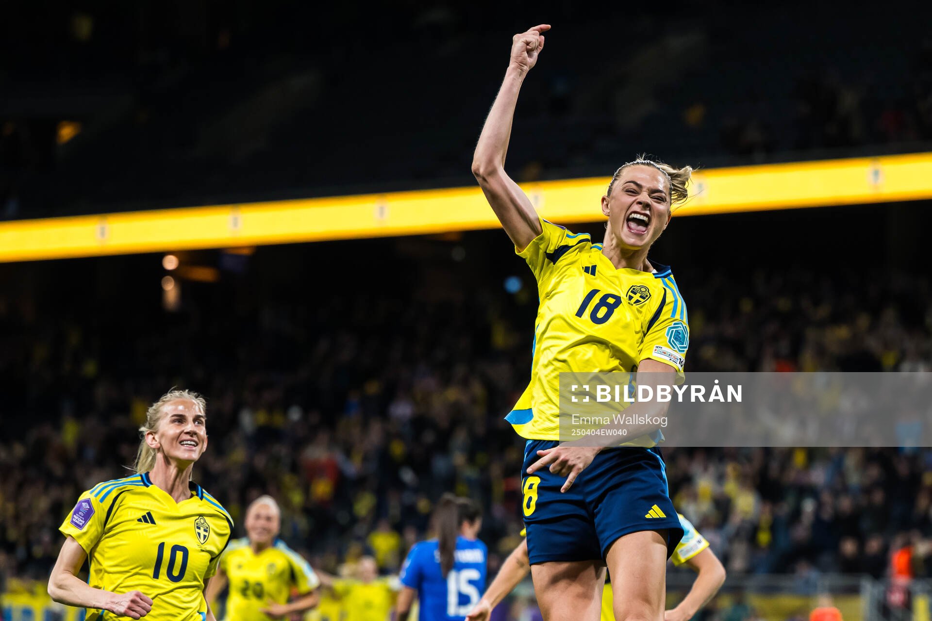 Sofia Jakobsson of Sweden celebrates with Fridolina Rolfö
