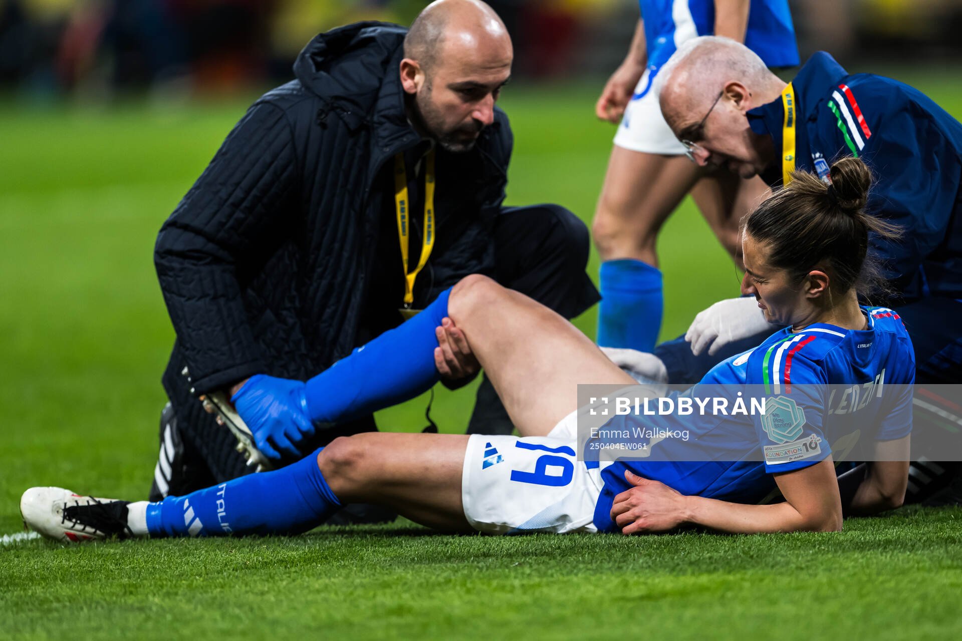 Martina Lenzini of Italy receives medical attention