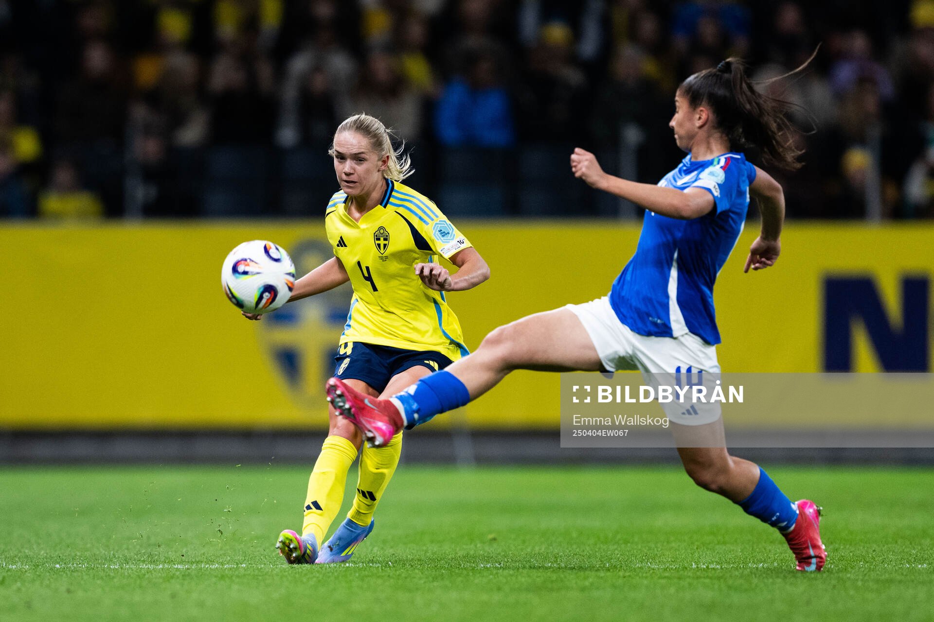 Hanna Lundkvist of Sweden and Chiara Beccari of Italy