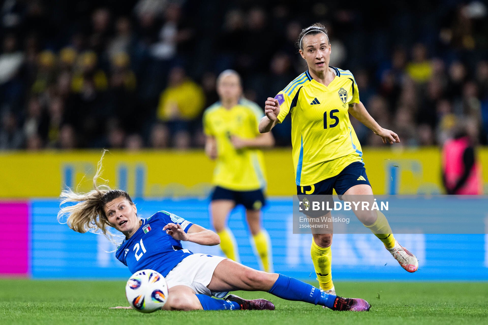 Michela Cambiaghi of Italy and Julia Zigiotti Olme of Sweden