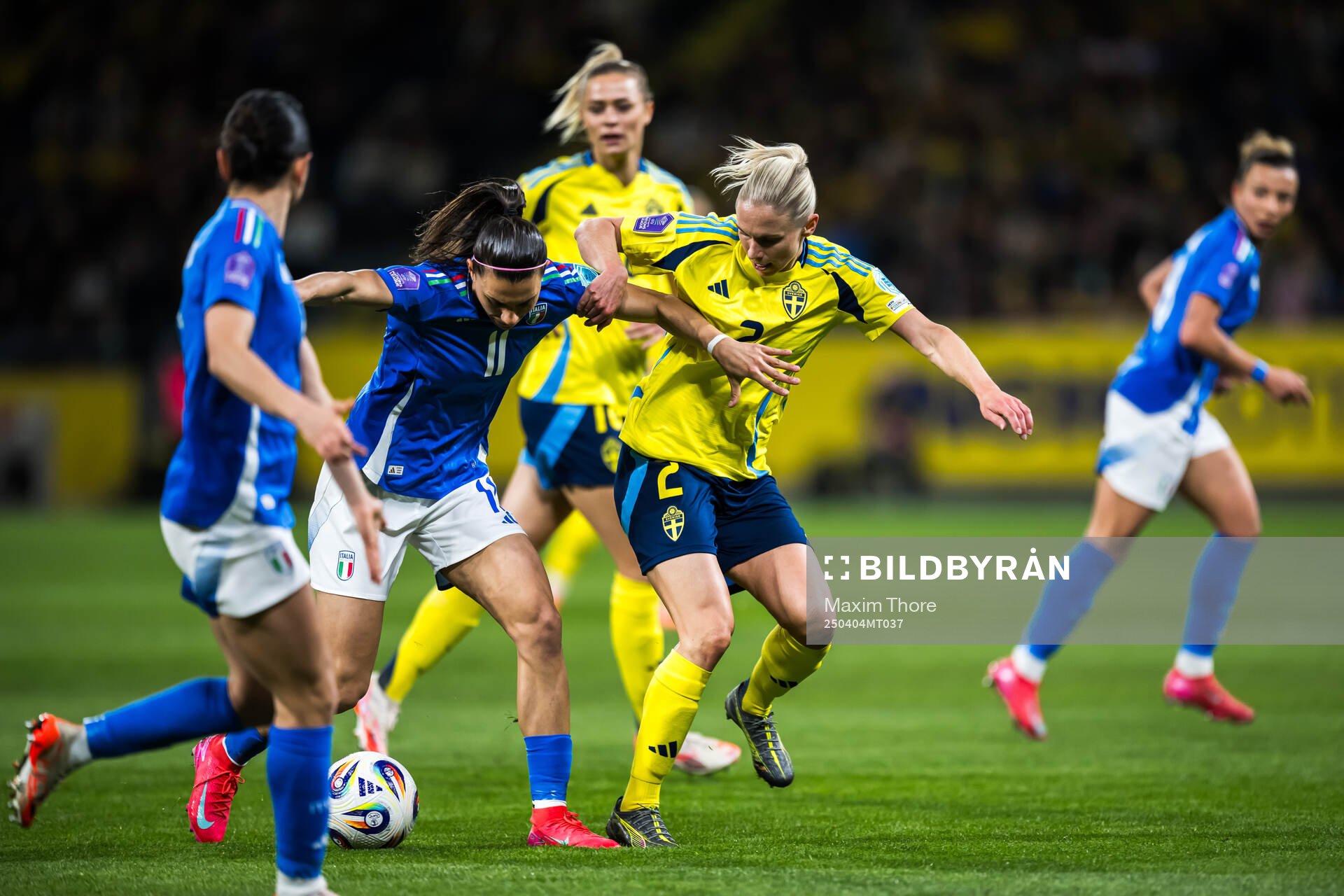 Agnese Bonfantini of Italy and Jonna Andersson of Sweden
