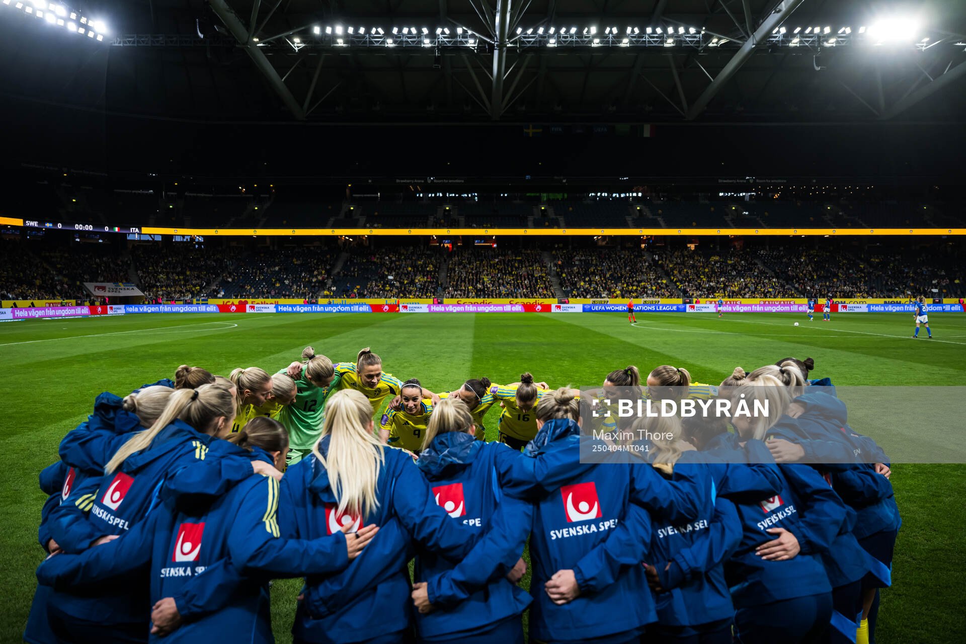 Players of Sweden gather