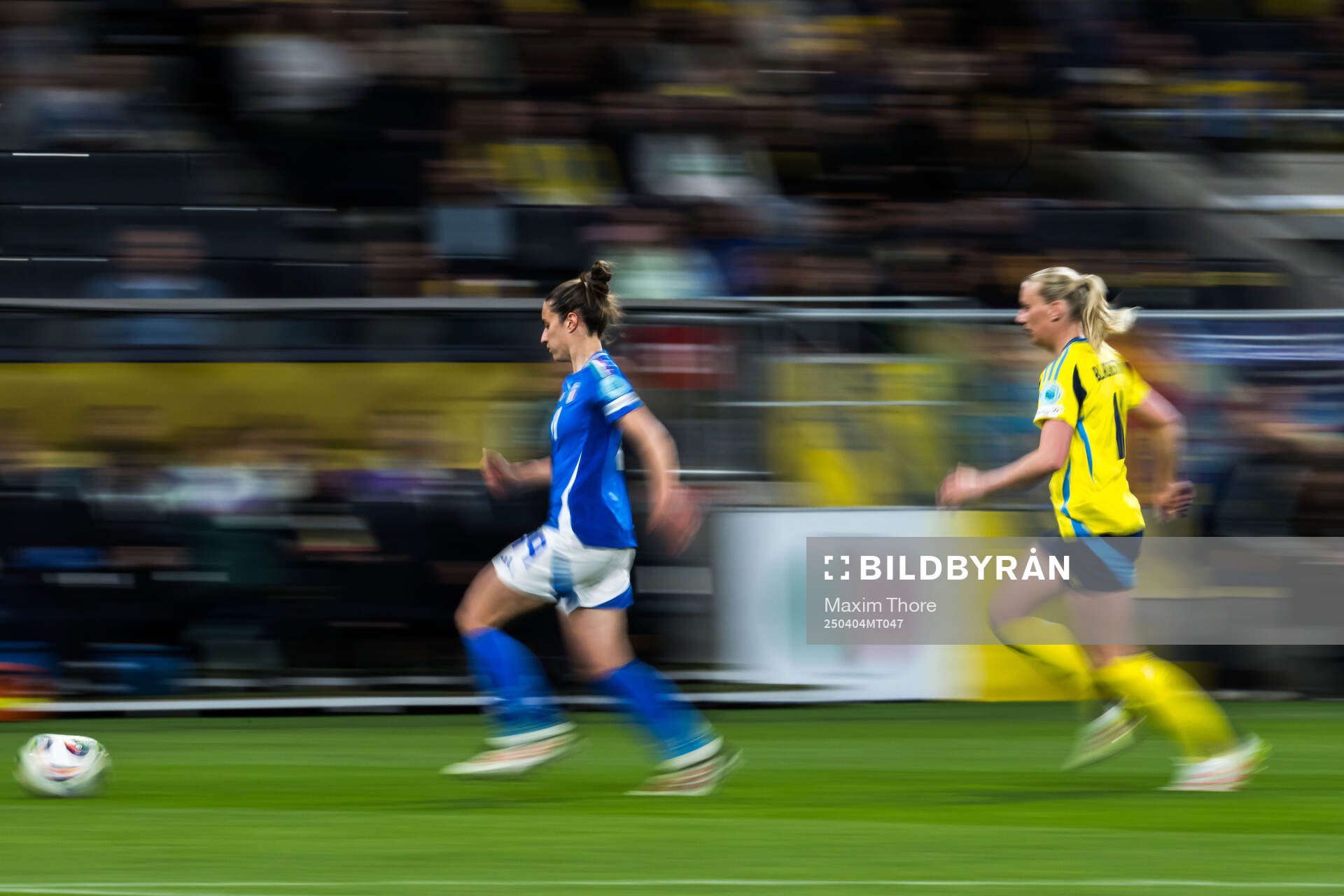 Martina Lenzini of Italy and Stina Blackstenius of Sweden