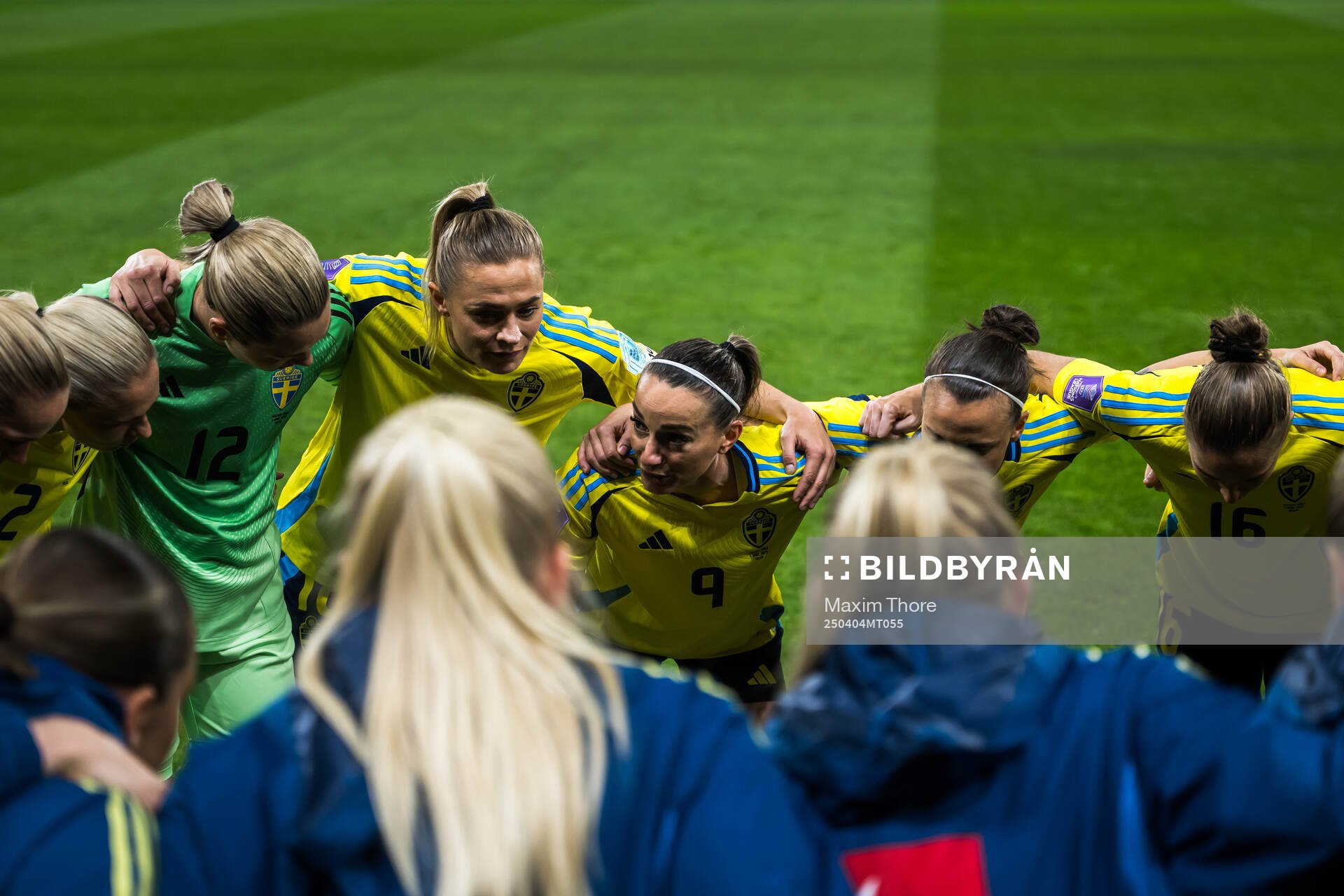 Jonna Andersson, goalkeeper Jennifer Falk, Fridolina