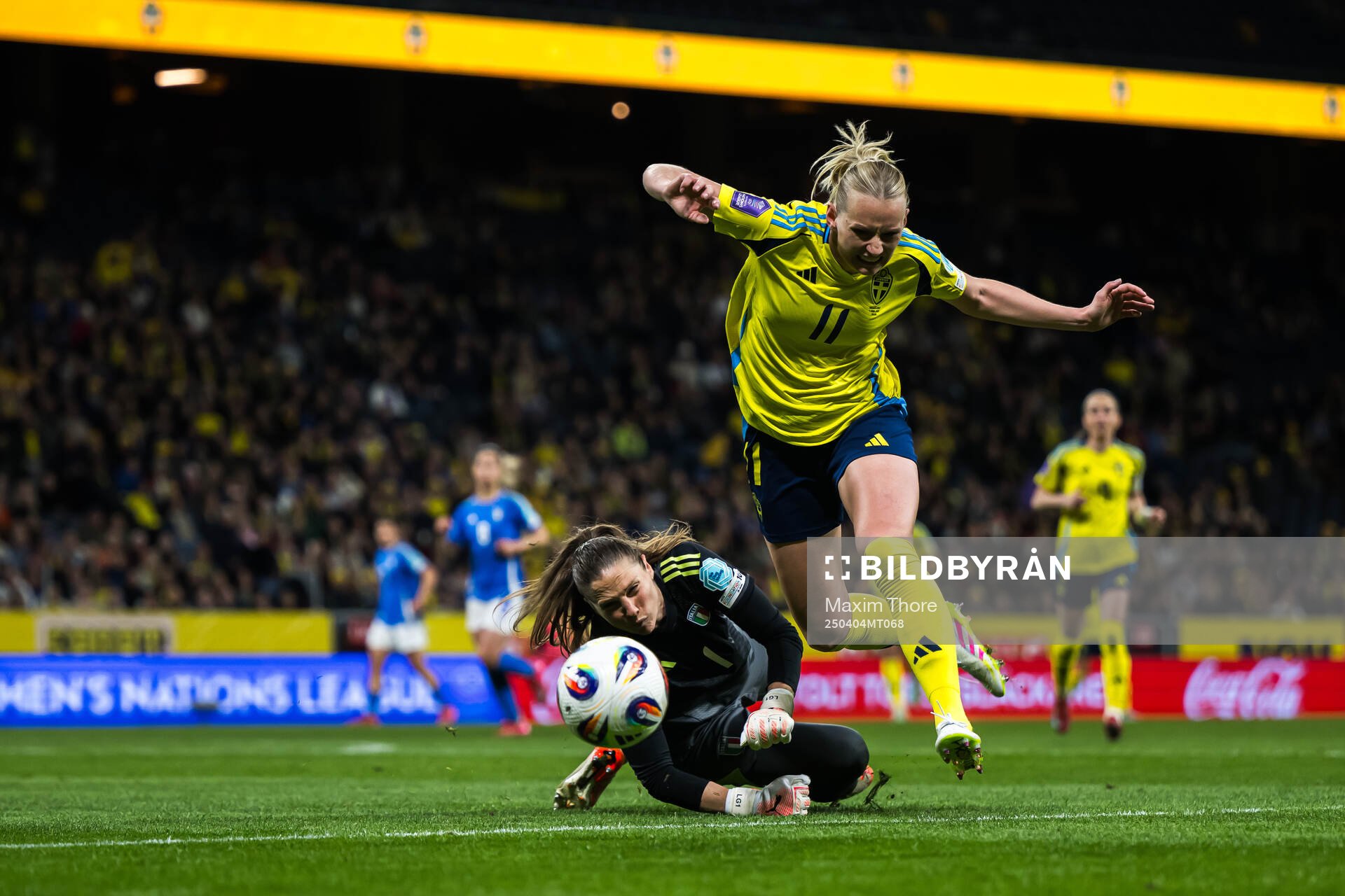 Laura Giuliani of Italy and Stina Blackstenius of Sweden in