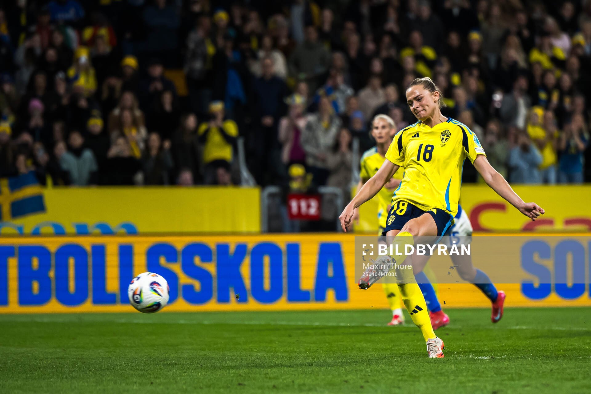 Fridolina Rolfö of Sweden scores 3-2