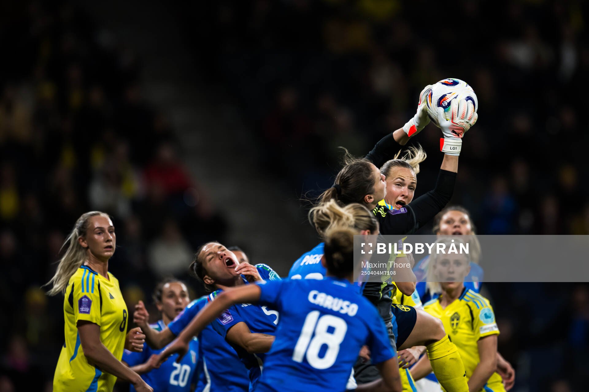 Goalkeeper Laura Giuliani of Italy and Magdalena Eriksson of Sweden during the UEFA Women's Nations League football match between Sweden and Italy on April 4, 2025 in Stockholm.