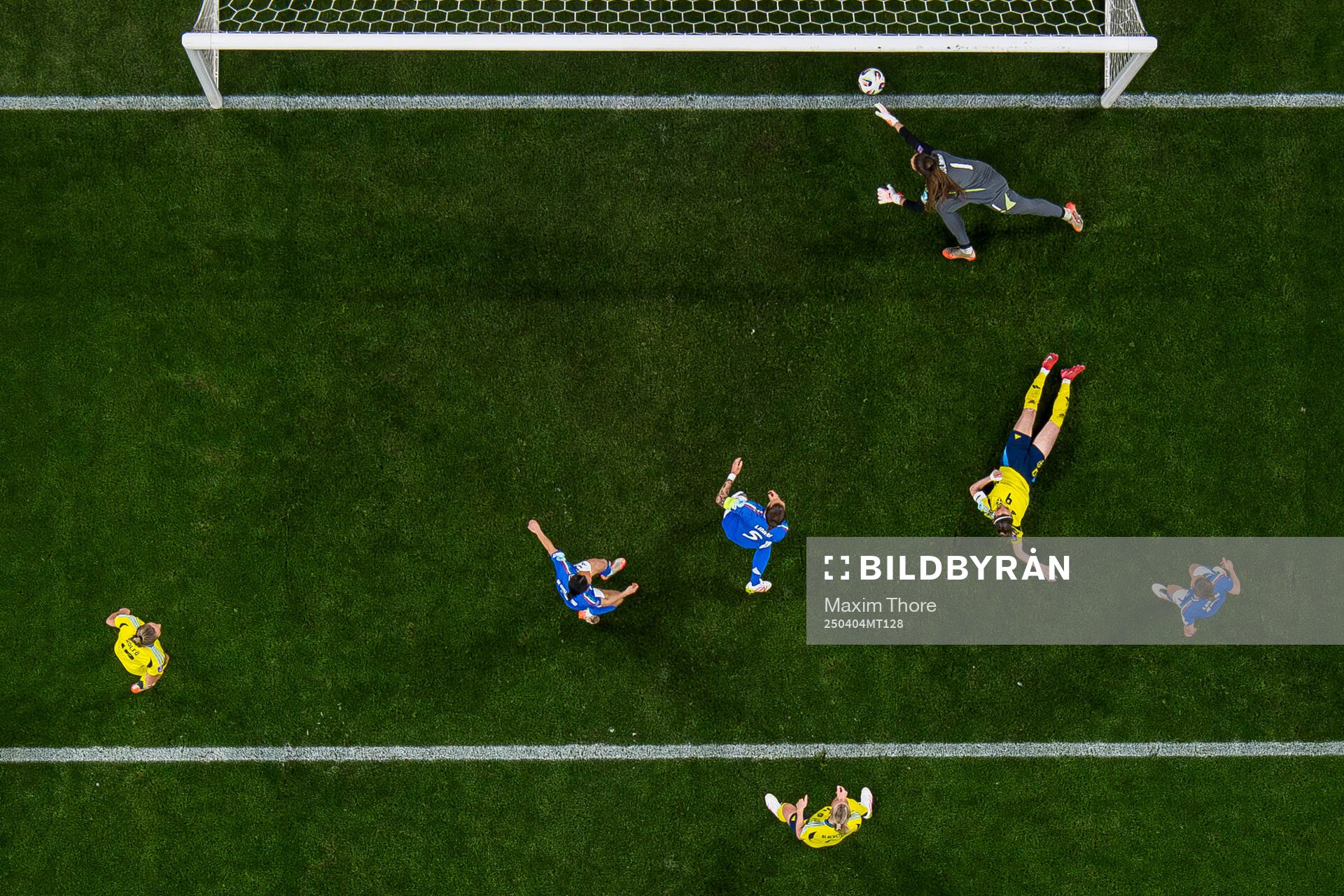 Kosovare Asllani of Sweden scores the 1-1 goal behind