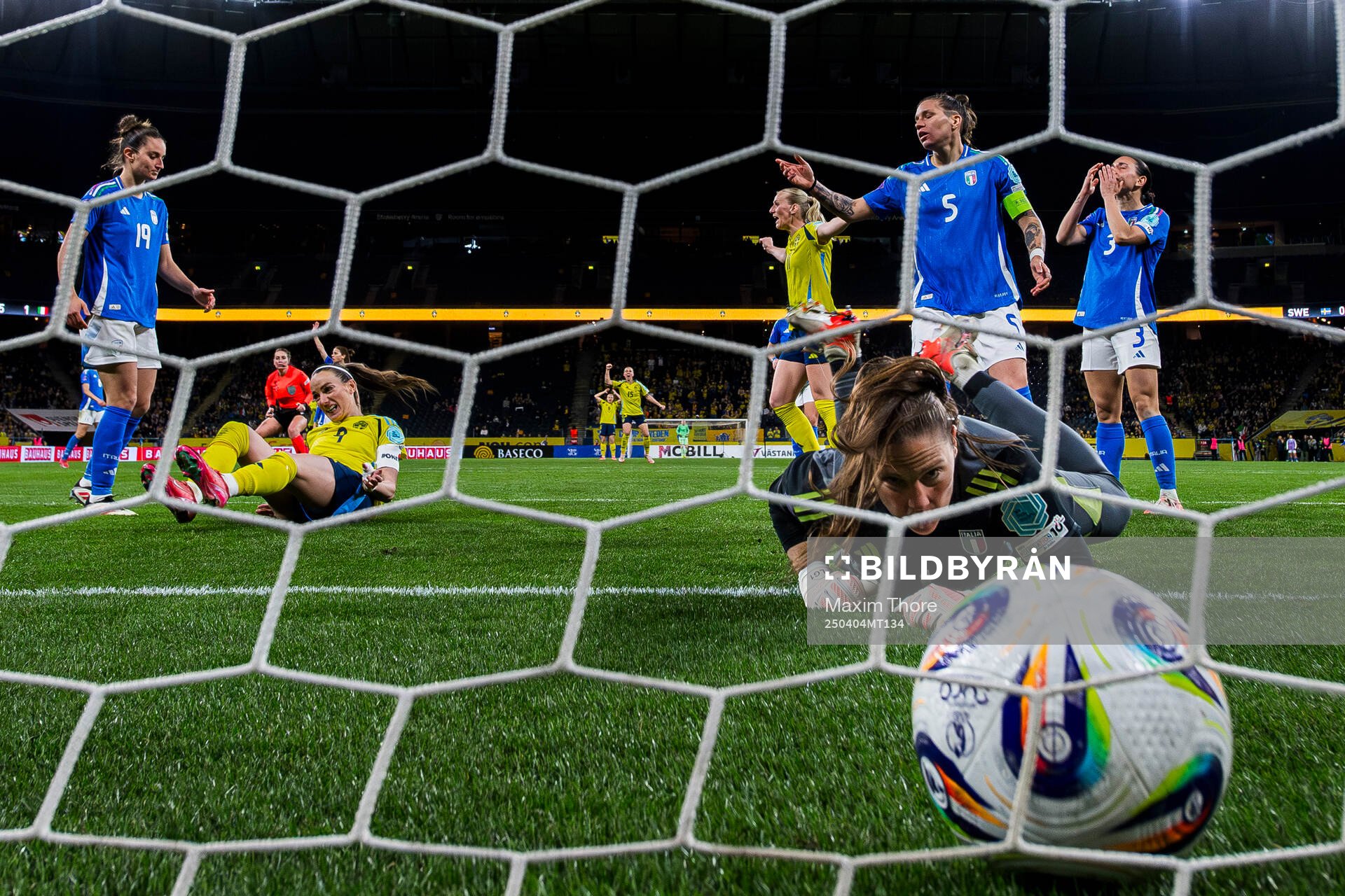 Kosovare Asllani of Sweden celebrates