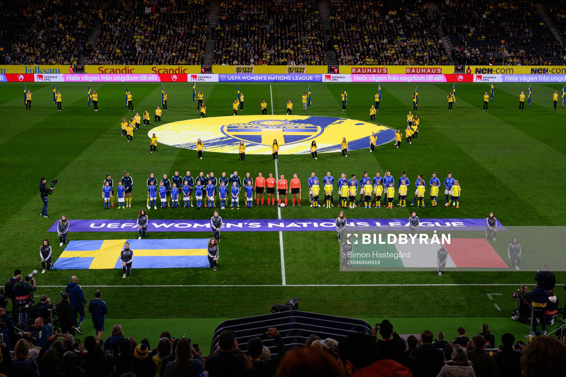 Players of Sweden and of Italy