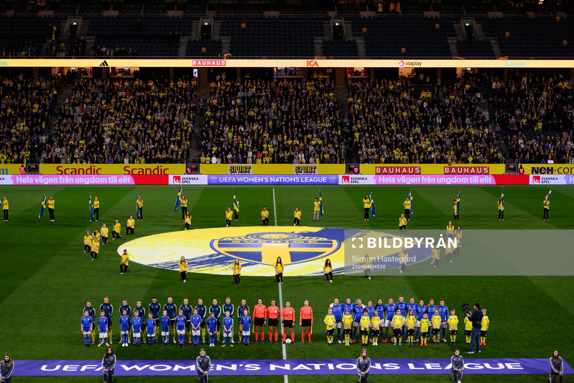 Players of Sweden and of Italy