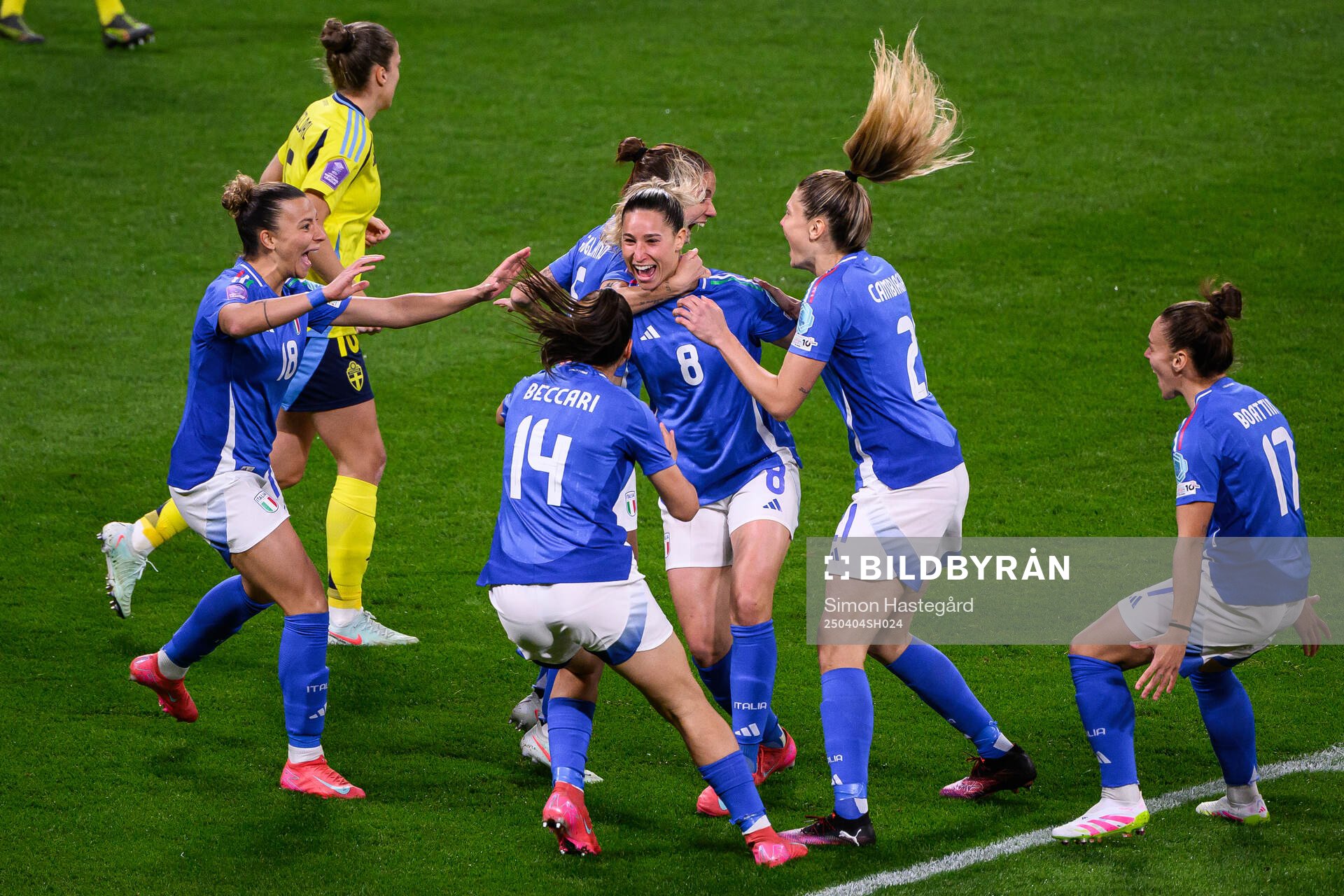 Emma Severini of Italy celebrates with team mates