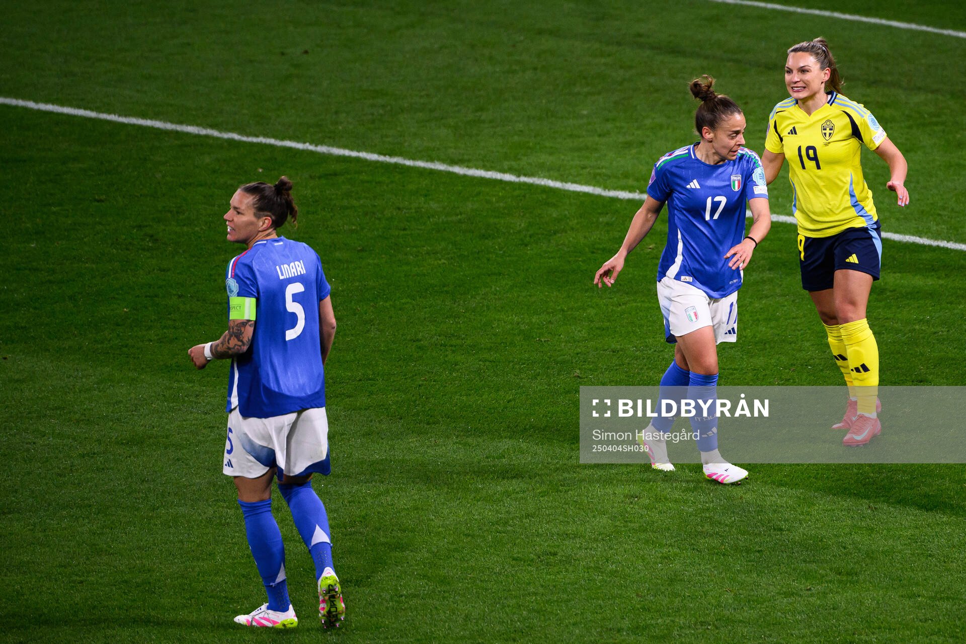 Lisa Boattin of Italy next to Johanna Rytting Kaneryd of