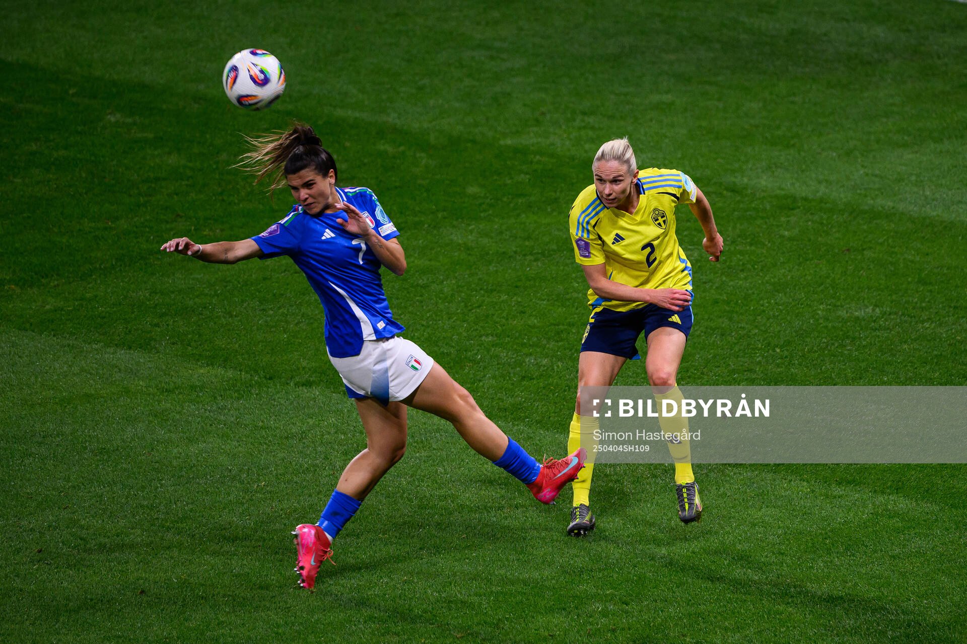 Sofia Cantore of Italy and Jonna Andersson of Sweden during the UEFA Women's Nations League football match between Sweden and Italy on April 4, 2025 in Stockholm.