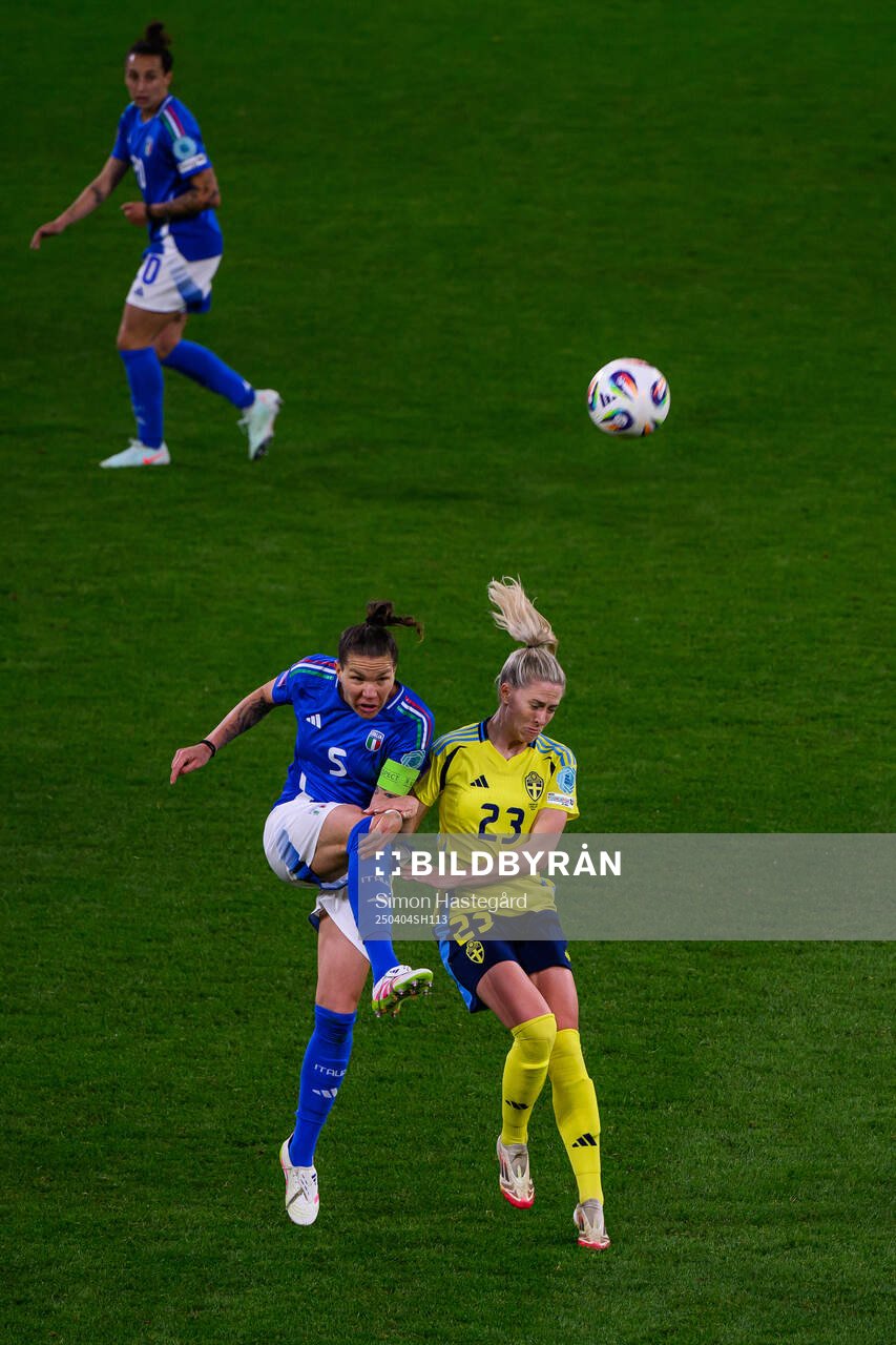 Elena Linari of Italy and Rebecka Blomqvist of Sweden