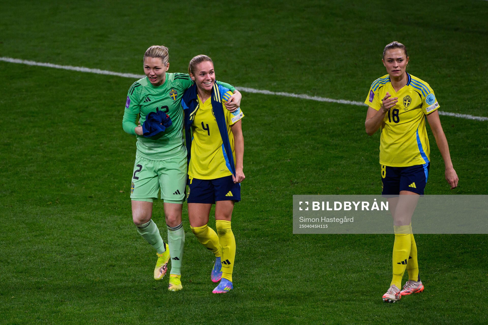 Goalkeeper Jennifer Falk, Hanna Lundkvist and Fridolina