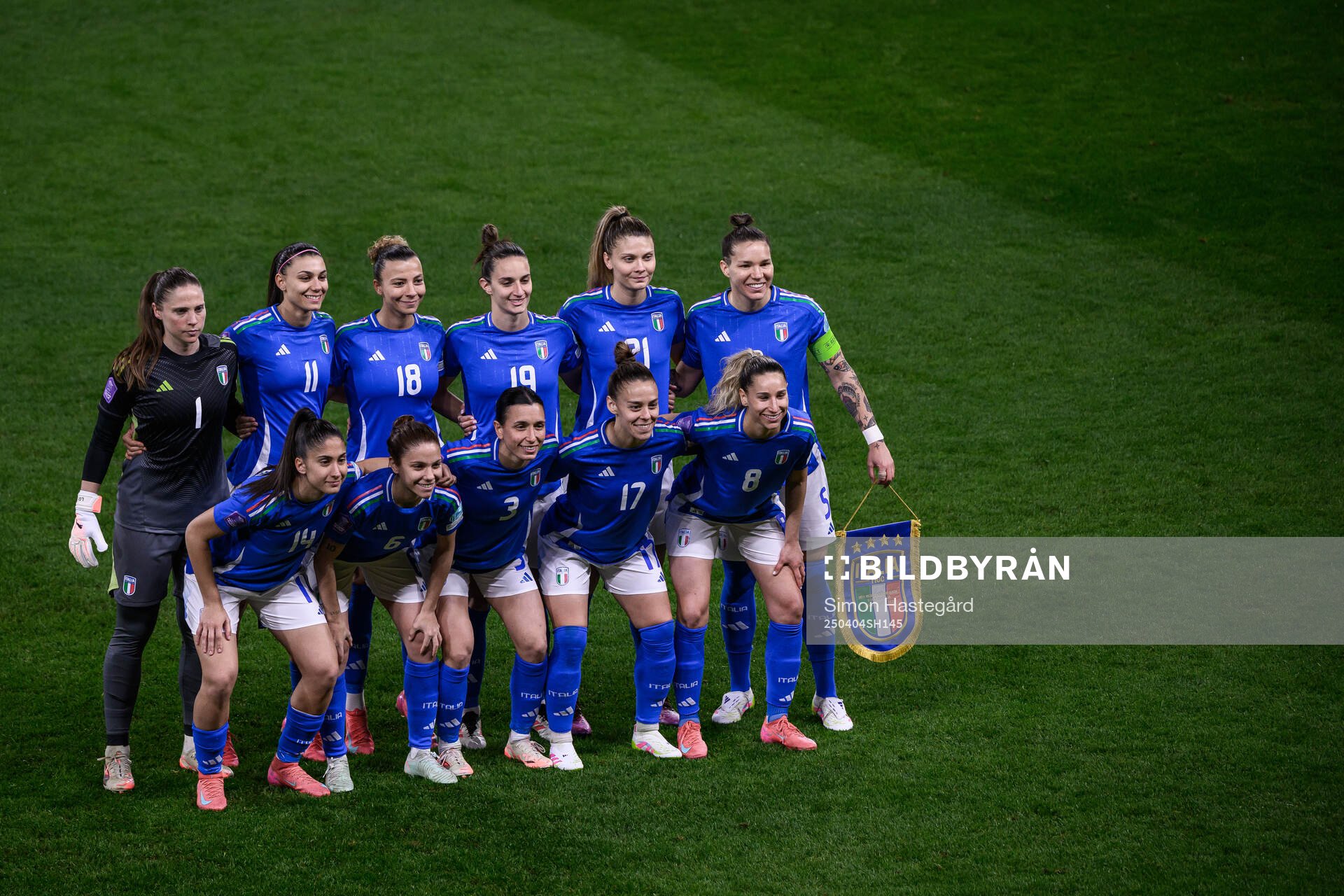 Players of Italy pose for a team photo ahead of the UEFA Women's Nations League football match between Sweden and Italy on April 4, 2025 in Stockholm. Top left: goalkeeper Laura Giuliani , Agnese Bonfantini , Arianna Caruso, Martina Lenzini , Michela Cambiaghi and Elena Linari. Bottom left: Chiara Beccari , Manuela Giugliano , Lucia Di Guglielmo , Lisa Boattin and Emma Severini.