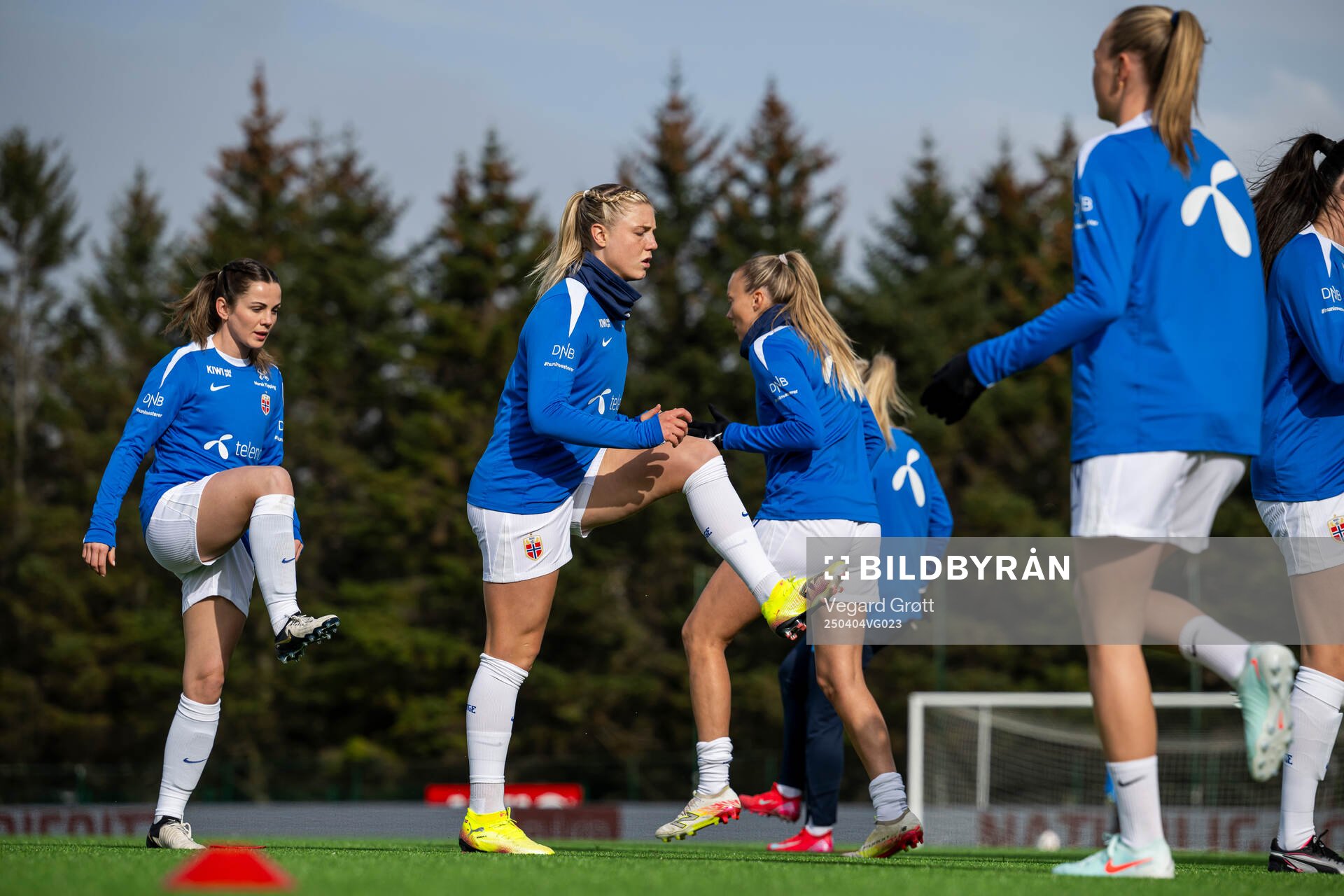Tuva Hansen and Sophie Román Haug of Norway